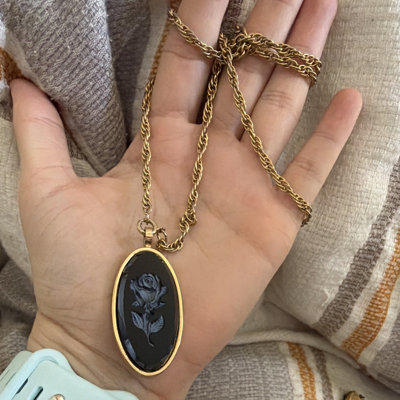 Gold Tone Rope Chain Necklace w/ Oval Black Rose Pendant Bezel Setting