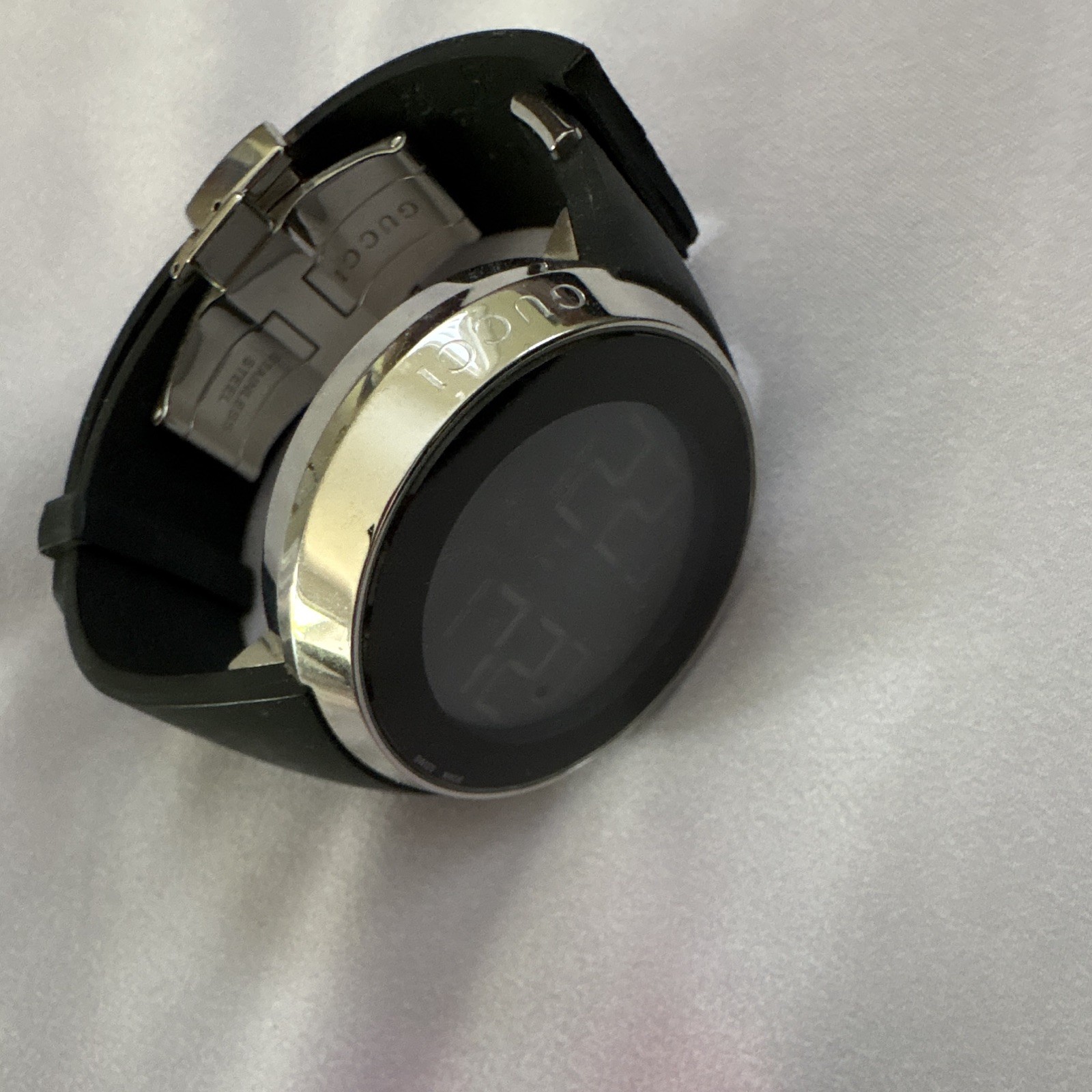 New Authentic Men’s Black I Gucci Ya114202 Swiss watch – Damaged wrist band