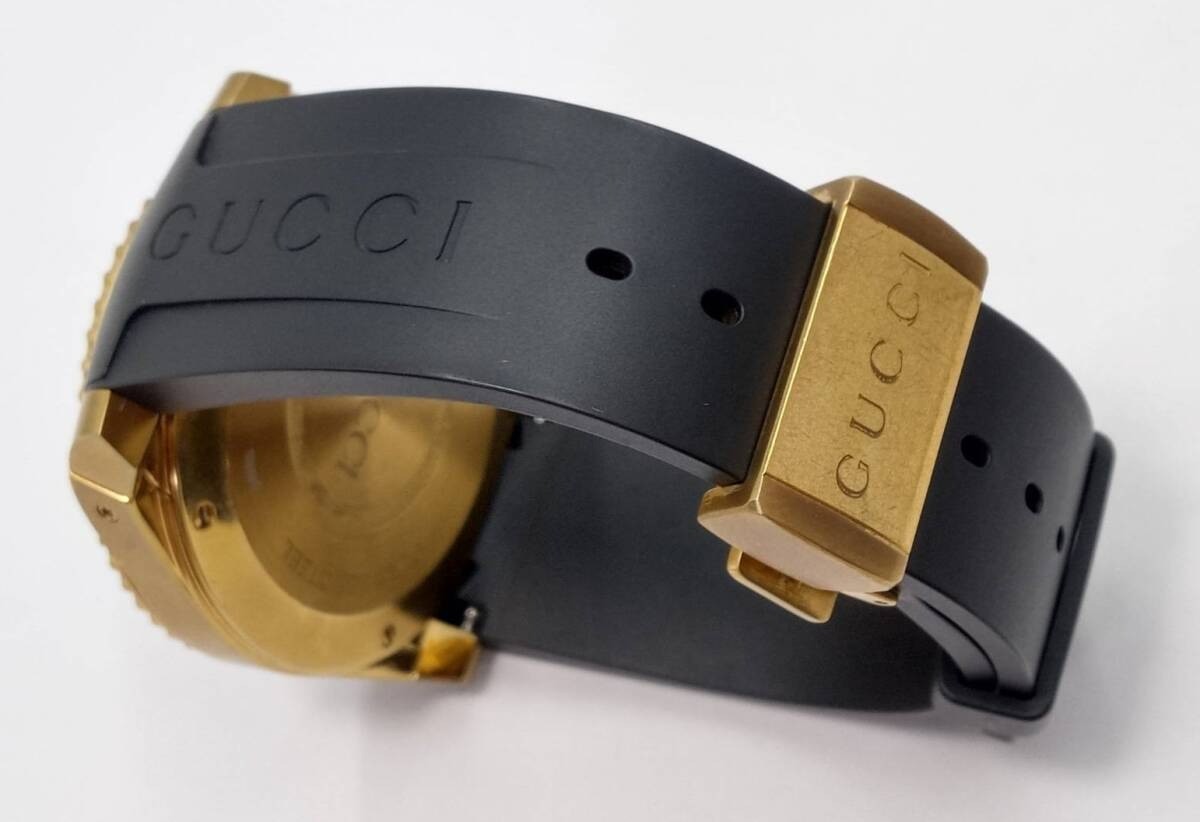 Gucci Dive YA136219 136.2 Black Gold Snake Dial Quartz Men’s Watch