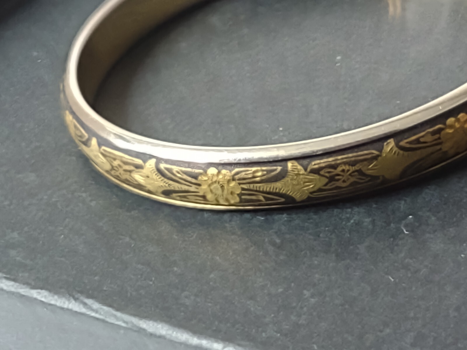 Vintage 7.5 Inch Damascene Bangle Bracelet