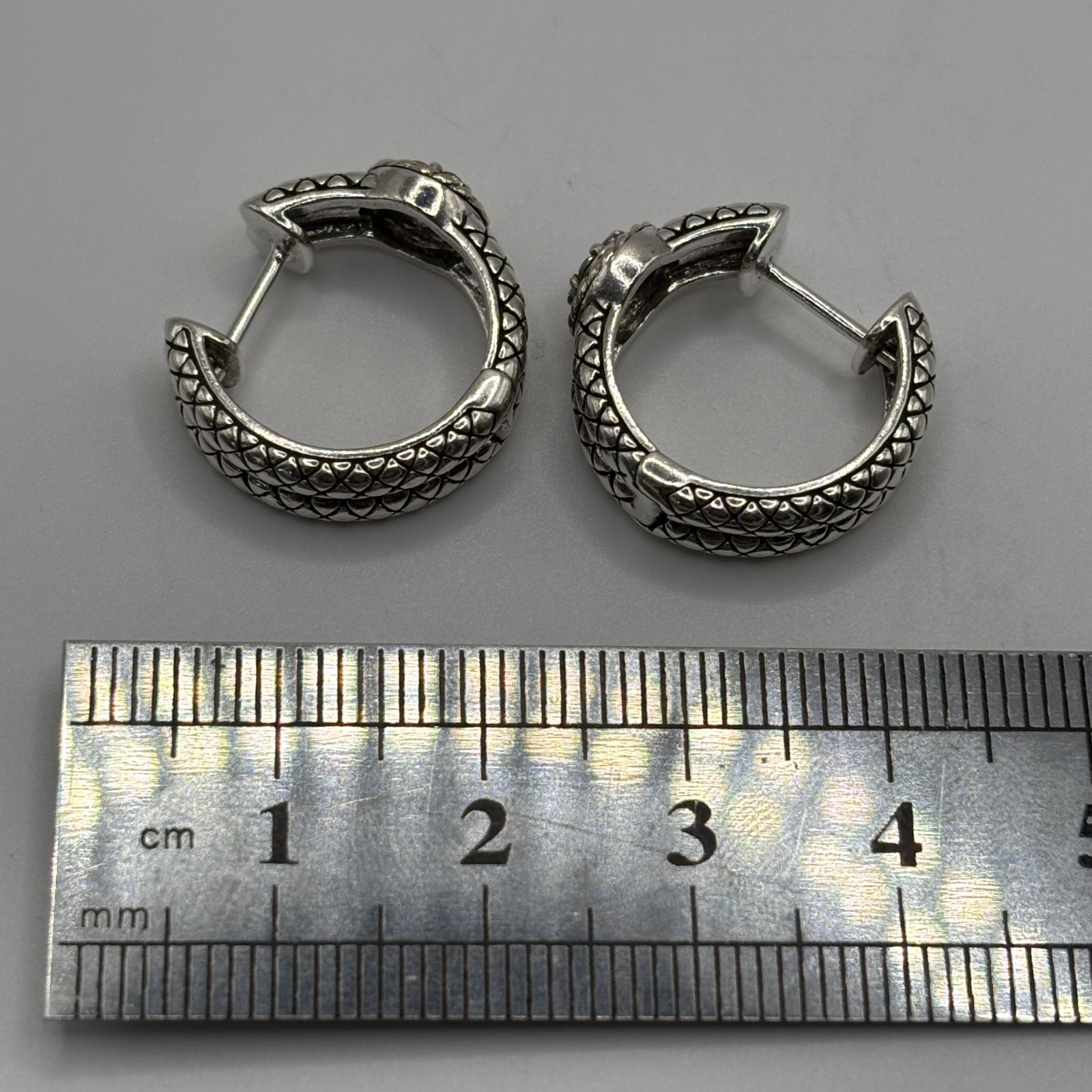 David Yurman Hoop Earings, 925 Sterling Silver, 6.9grms, CZ Stones