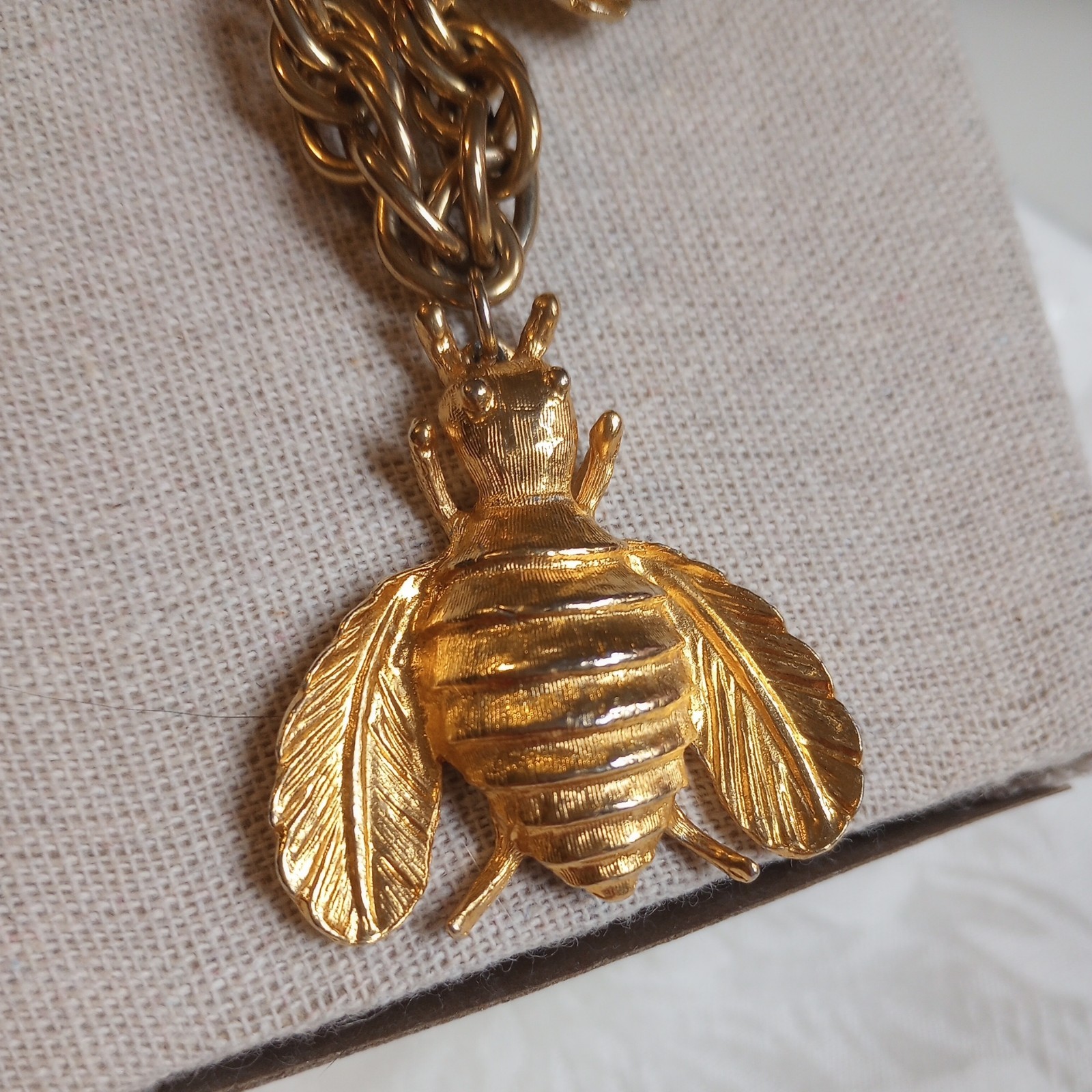 Vintage Goldtone 3 large bumblebee Insect statement necklace 26 + 6in