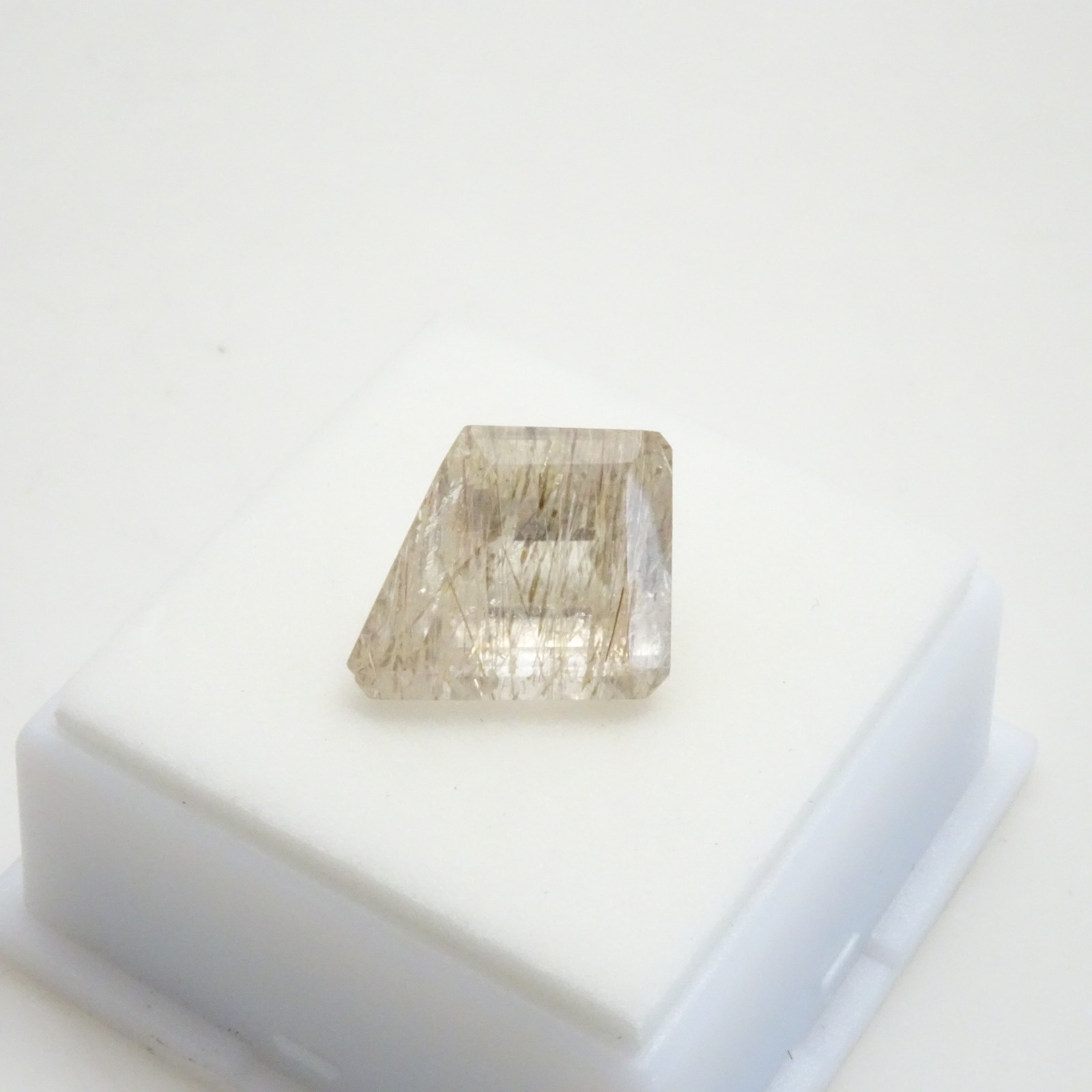 Gold Rutilated Quartz Specialty Zig Zag Cut – 9.55ct – 12x15mm – Loose Gemstone