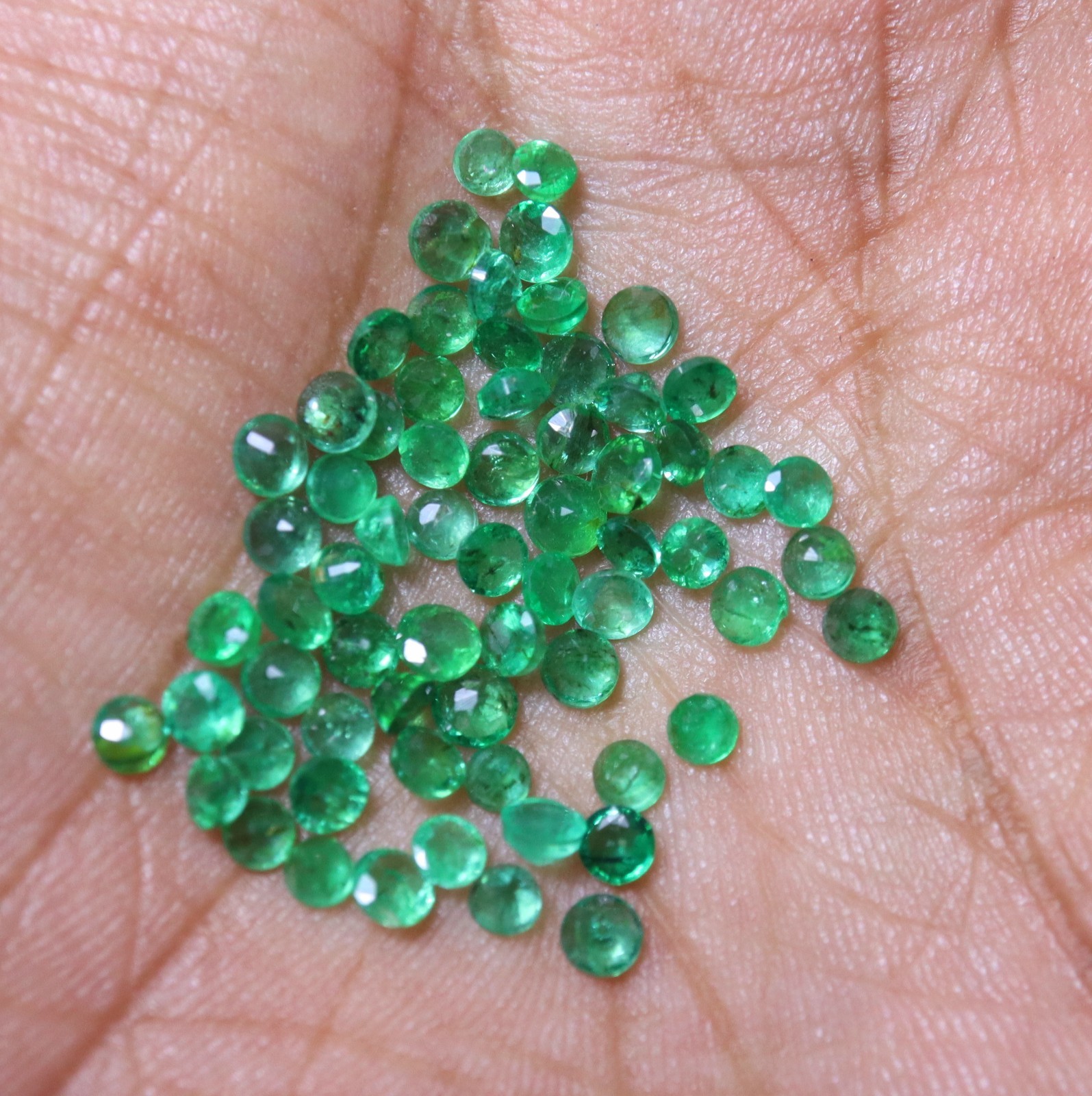 6.5Ct Natural Green Zambia Emerald Faceted Round Gemstones 66 Pcs Lot 2.5 To 3MM