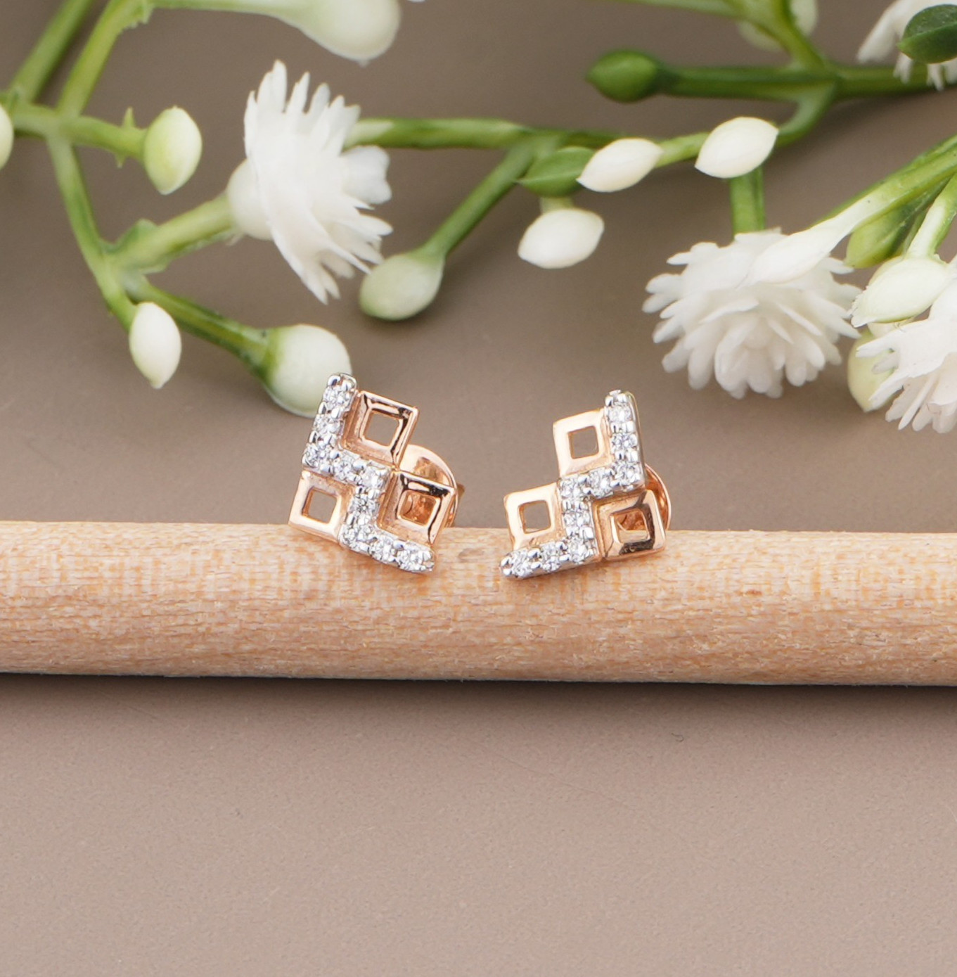 925 Sterling Silver Zigzag Earrings Set With CZ Diamonds Box Studs