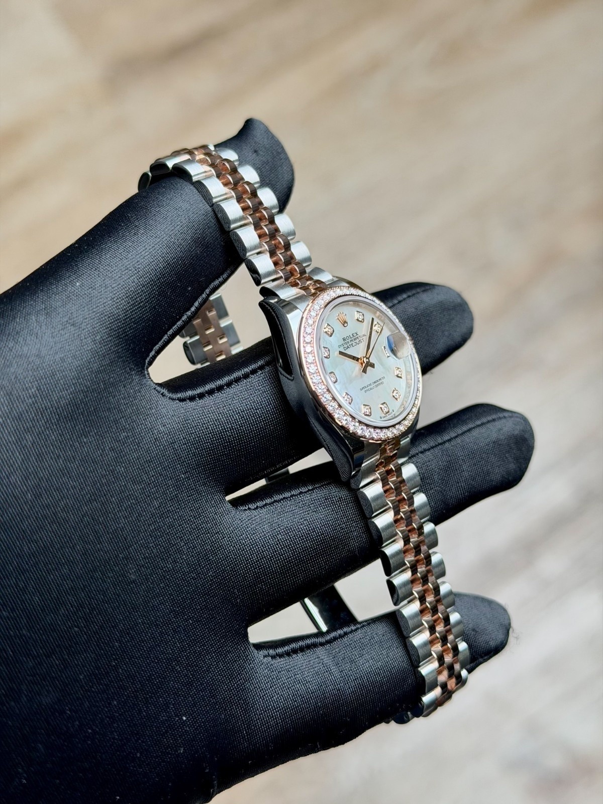 Rolex Datejust 28 MOP Pearl Diamond Bezel Jubilee 2026 Unworn 279381RBR