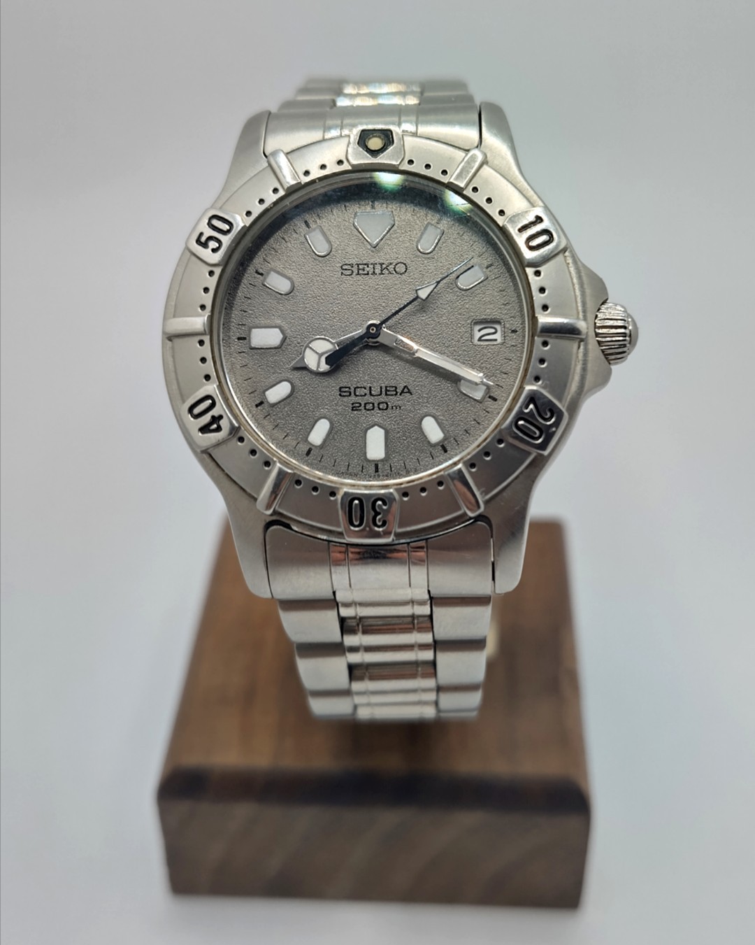 Vintage SEIKO Scuba Diver 200m Quartz Gray Dial Midsize Watch Ref: 7N35-6010