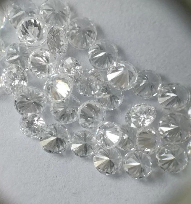 14 Pcs White CVD/HPHT Lab Created Diamonds 2.50 mm TCW 1.00, DEF, VVS-VS