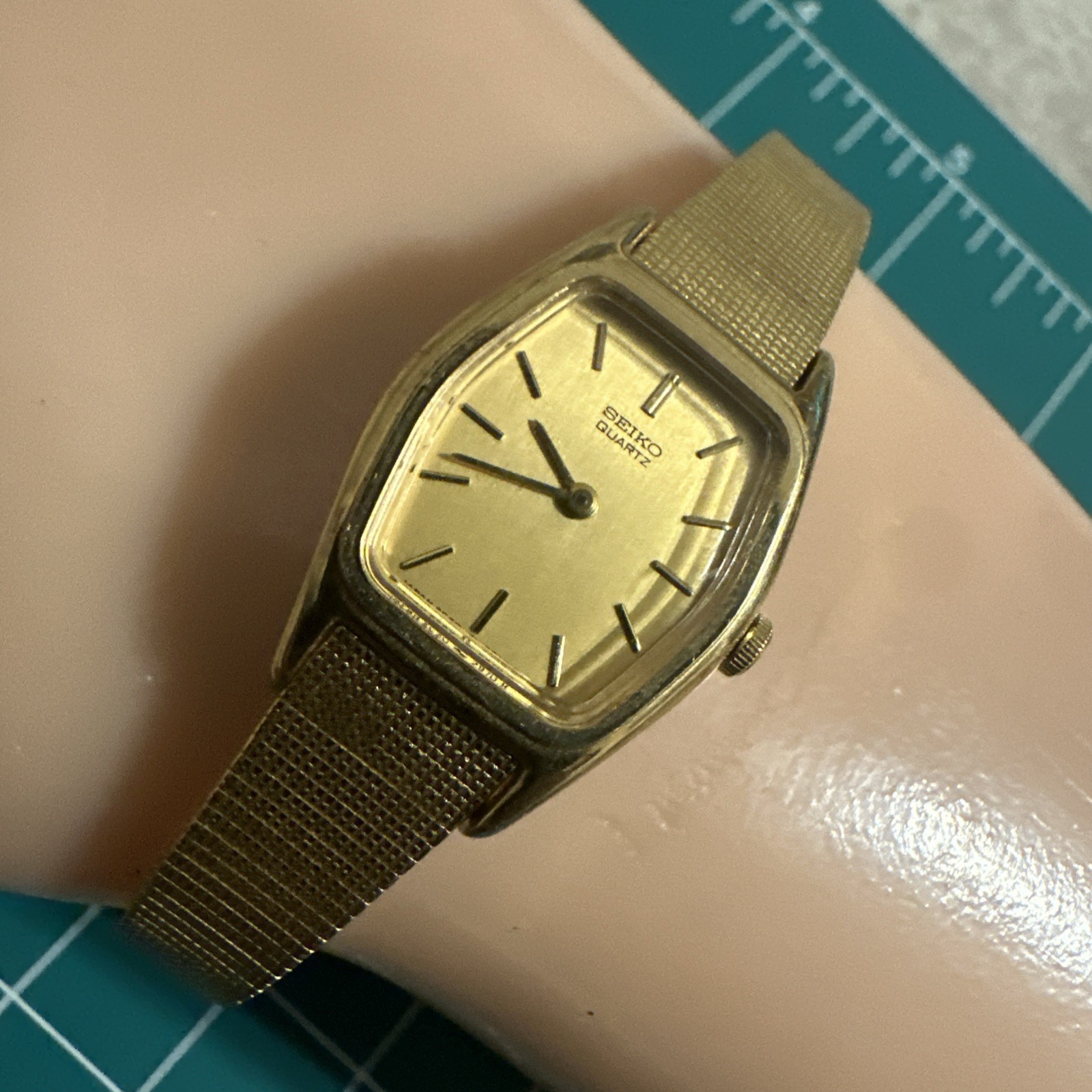 Vintage Seiko Watch Women’s Classic Luxury Gold Tone 2C20-6440 Gold Dial