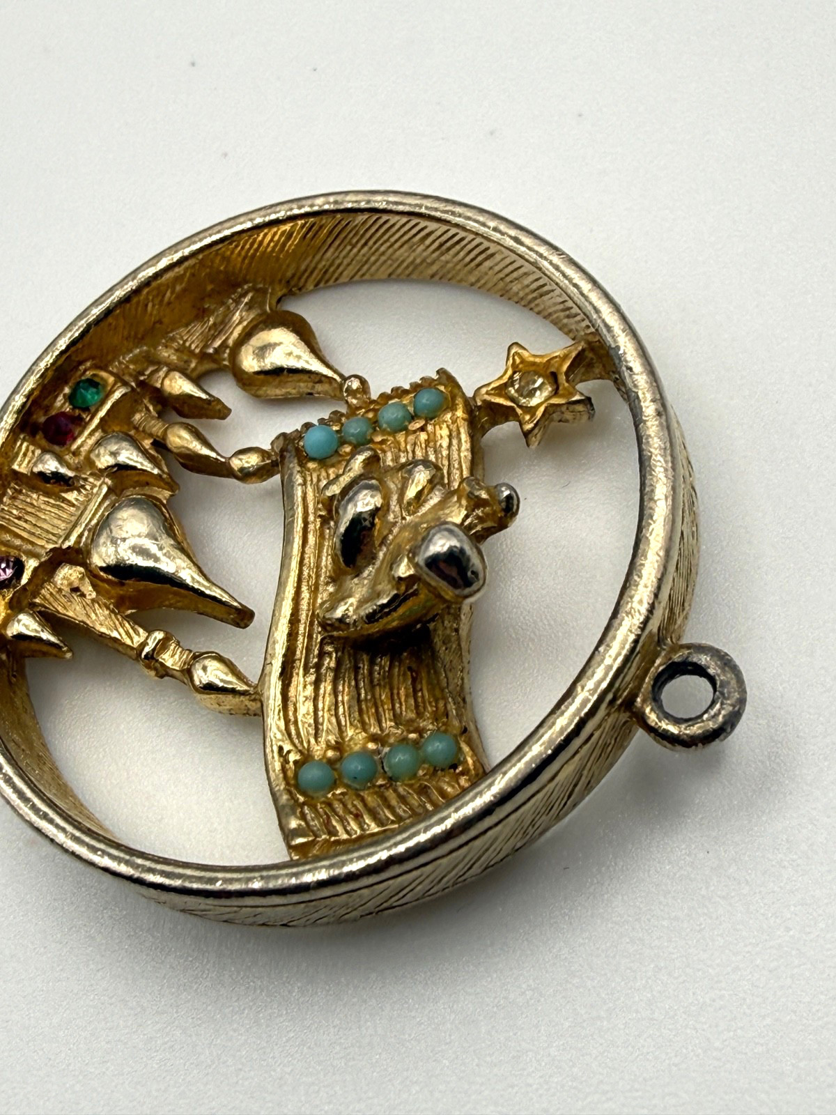Vintage Aladdin themed Pendant Flying Carpet Gold Tone Rhinestones Storybook
