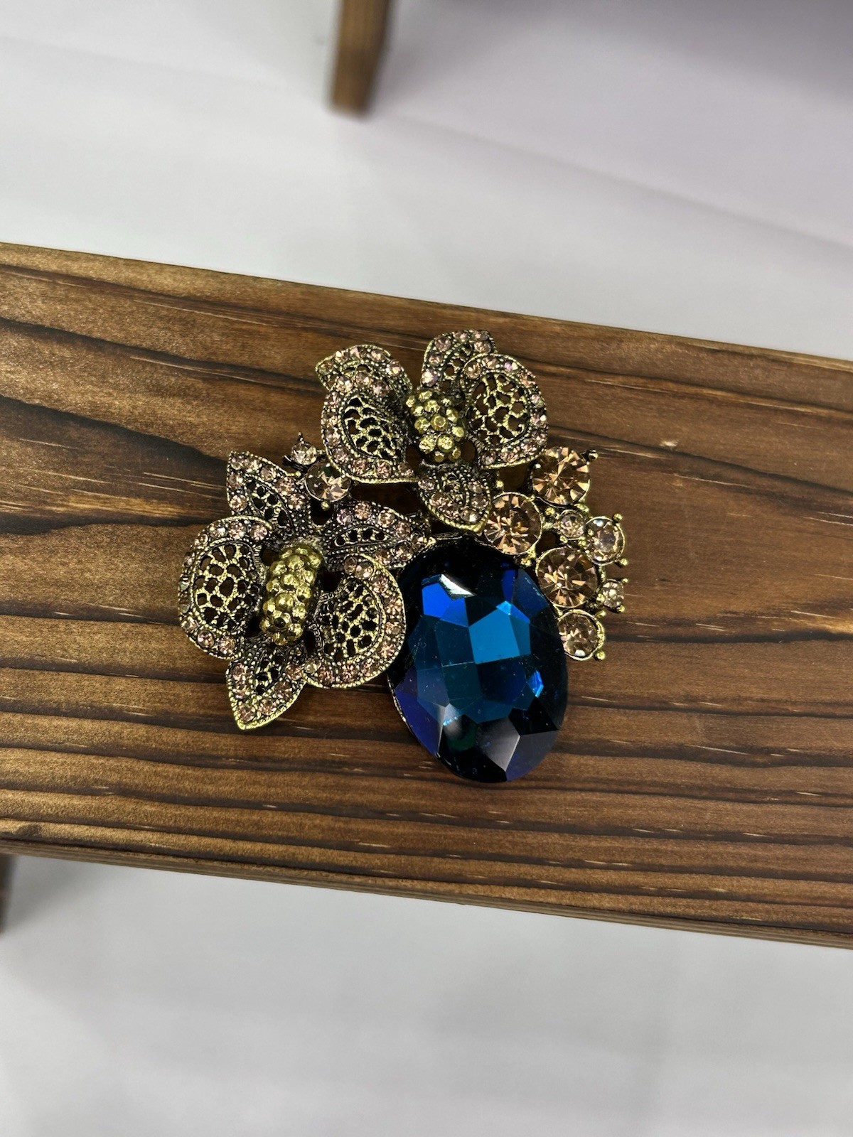 Multicolor Crystal Metal Brooch Pin Flower Oval Blue Accent Fashion