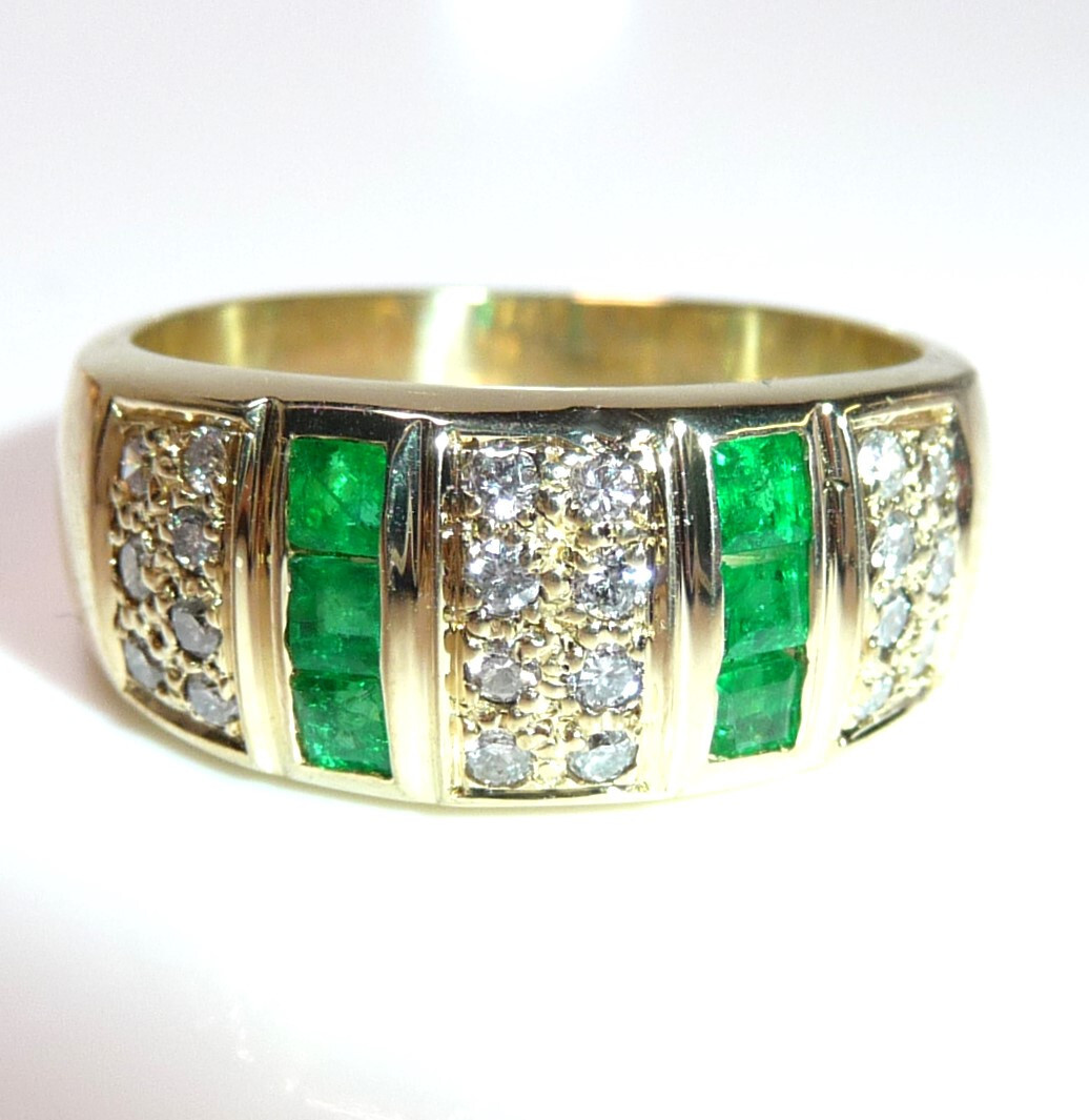 Ring 585 Gold 0.33 ct. Diamonds 0.44ct. Emerald Size 57 18.1mm / 8.51g Excellent Condition