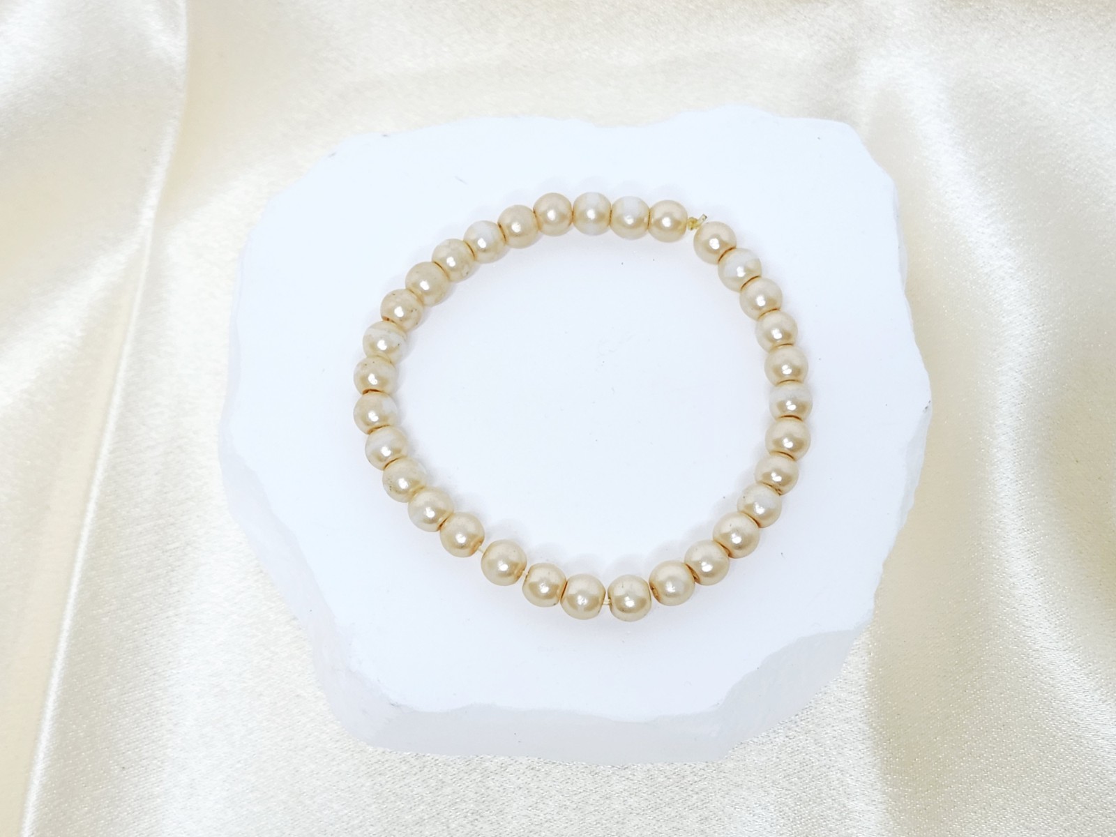 Vintage Beige Cream Faux Pearl Stretch Bracelet – 2.5 Inch Inside