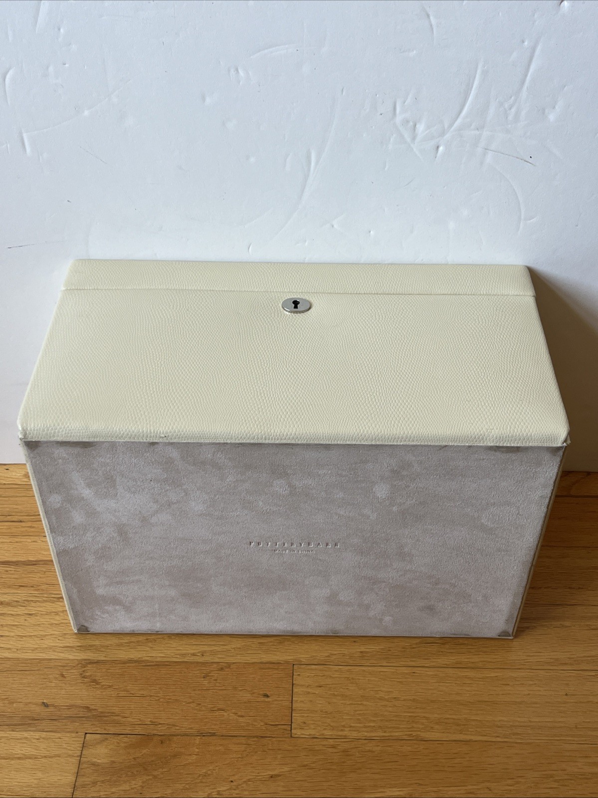 Wolf Pottery Barn Large Ivory Jewelry Box With Key Leatherette