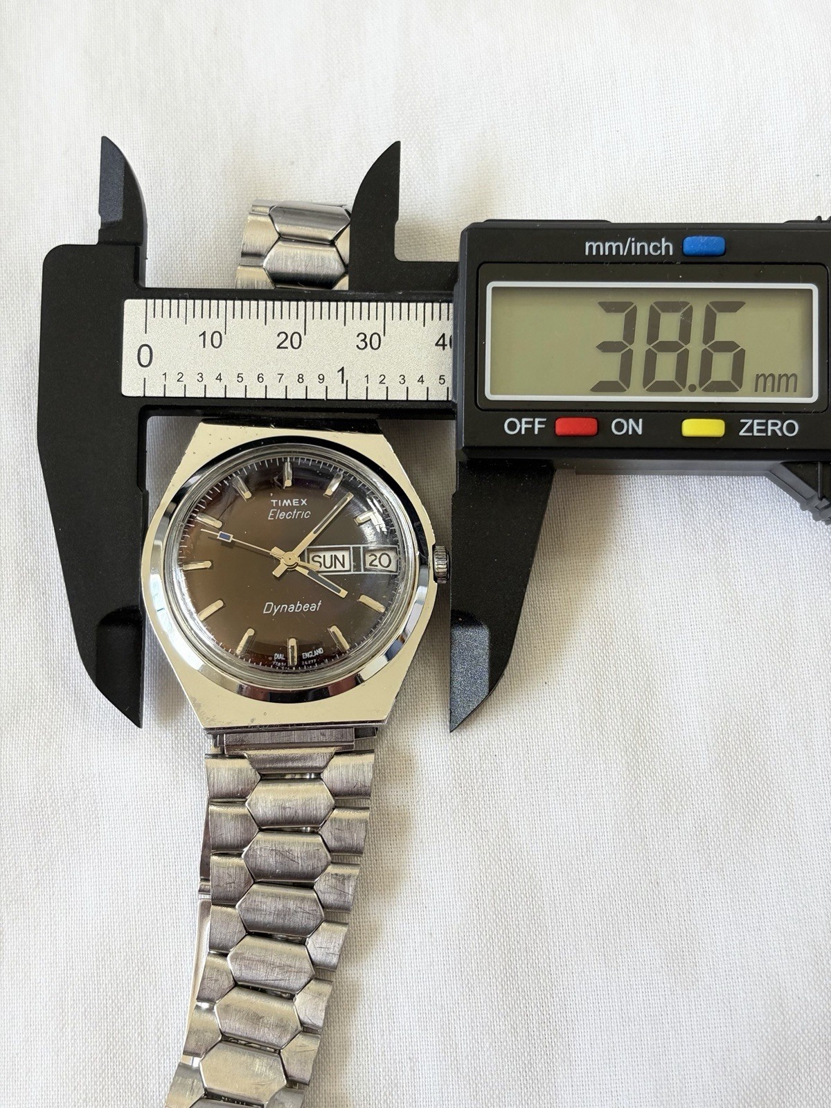 Vintage 1977 Timex Electric Dynabeat 26277 Maroon Dial Watch Runs