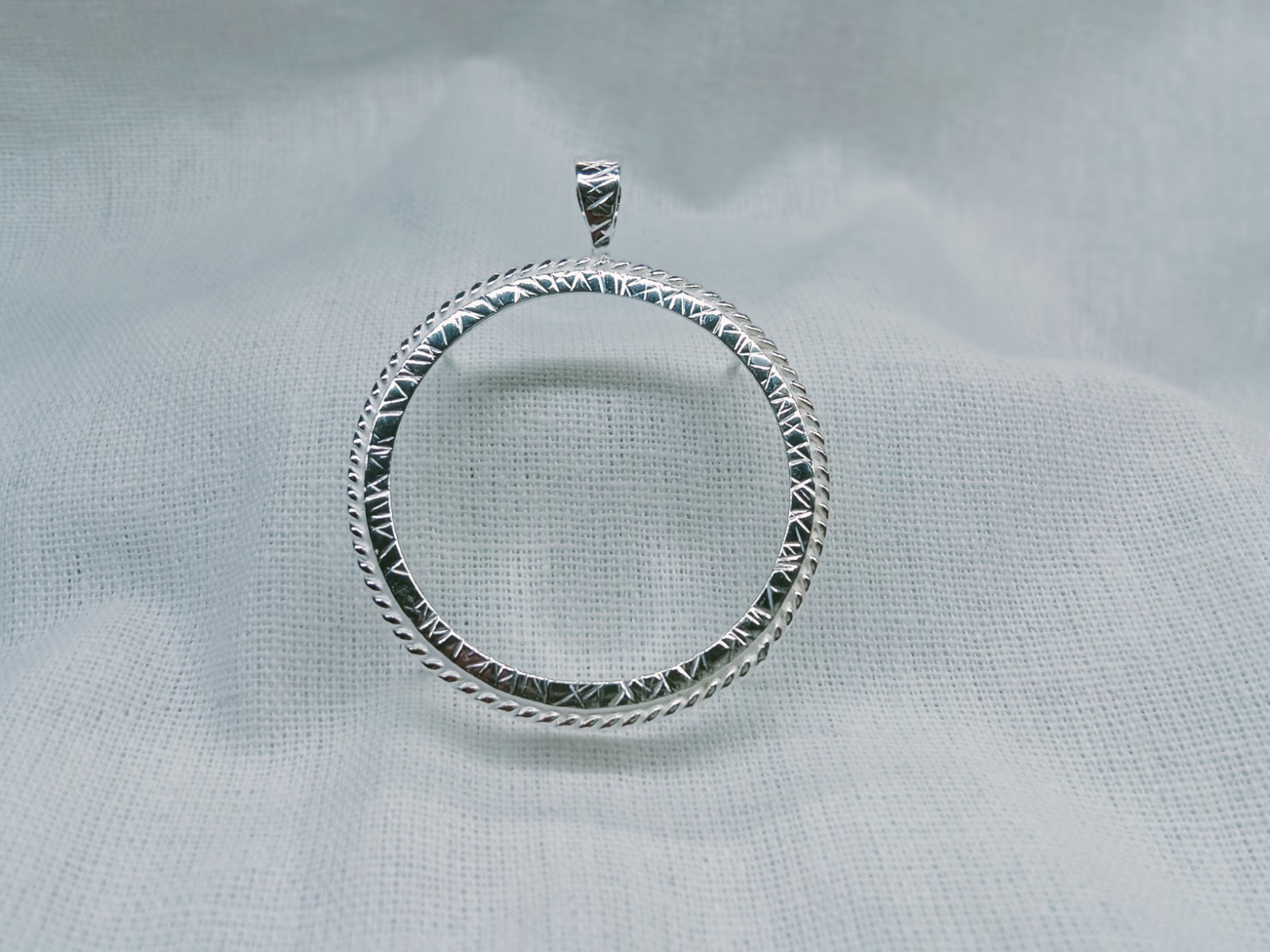 Unique Design Frame Sterling Silver, Round Twisted bezel, Prong Setting Bezel
