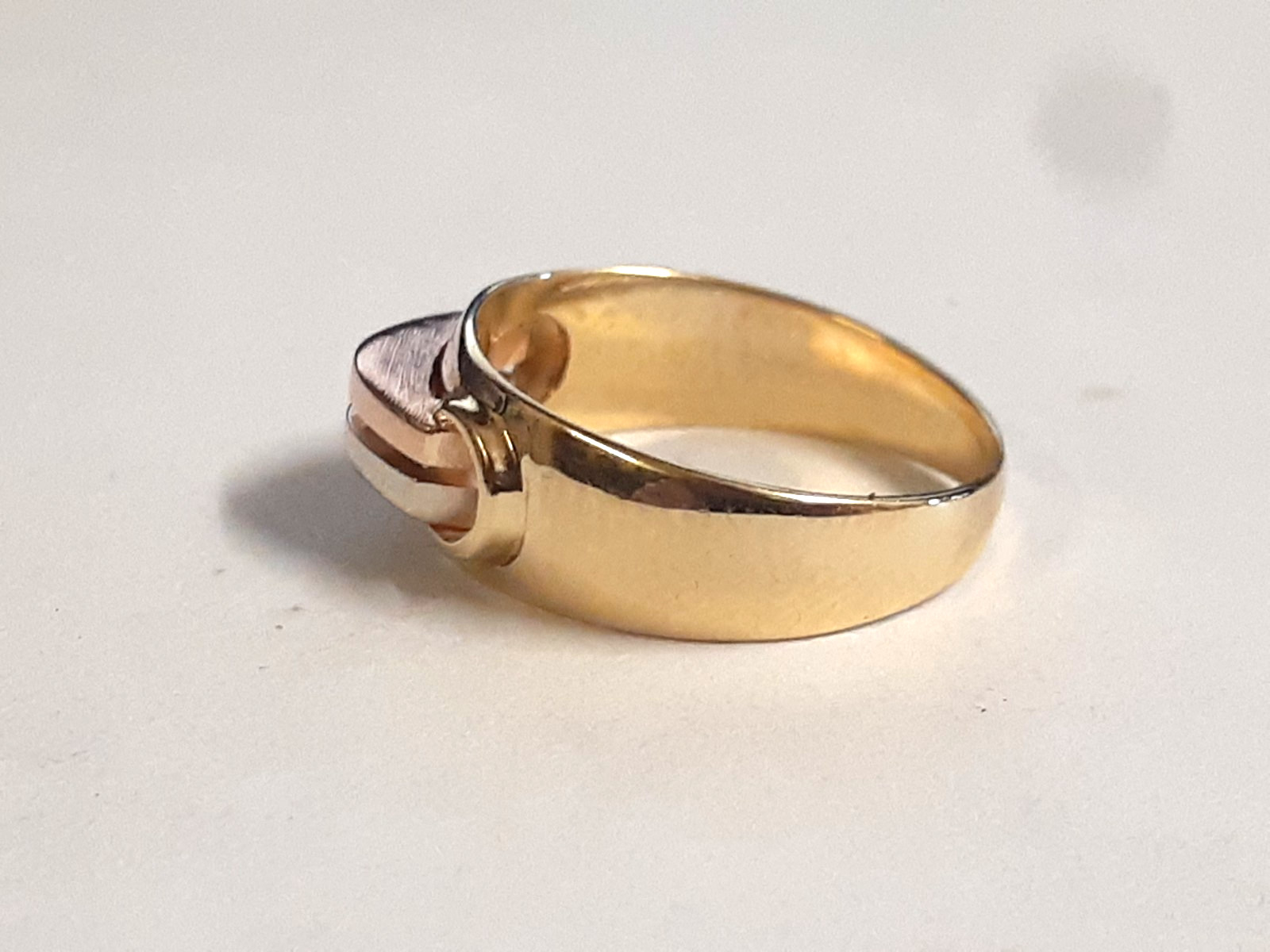 (RI4) 14k Three-Tone Gold Ring (3.2 Grams) Size 5.5