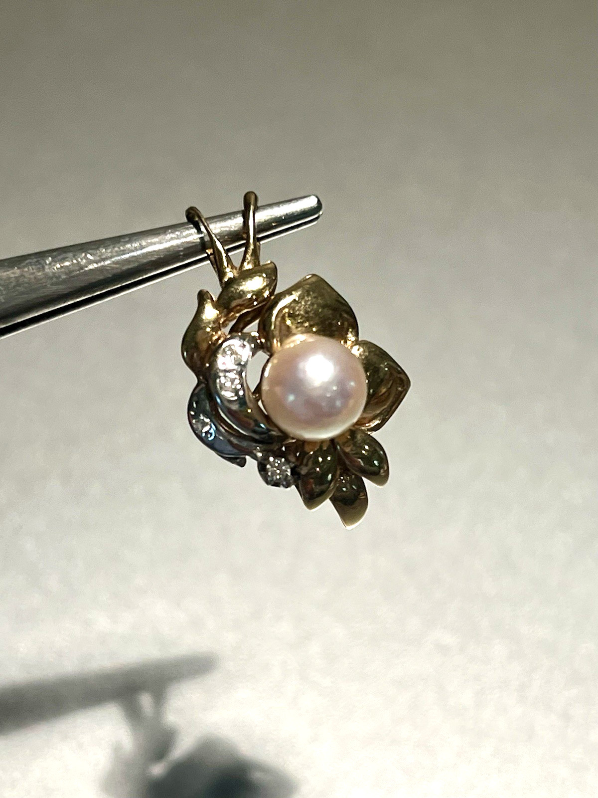 14k Yellow and White Gold Pearl and Diamond Pendant 2.41gr 1 X1/2 Inch Vintage