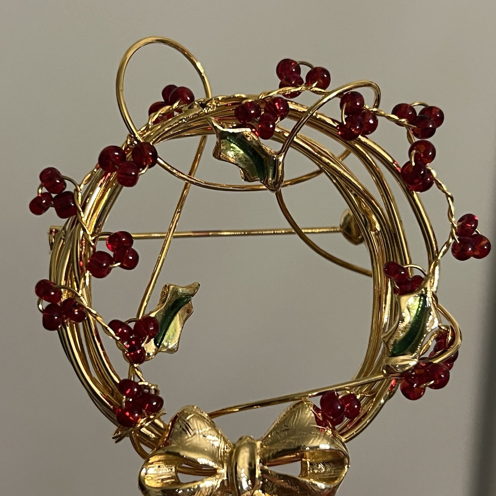 Christmas Holiday Wreath Ring Crystal Like Beaded Berries 2.5″