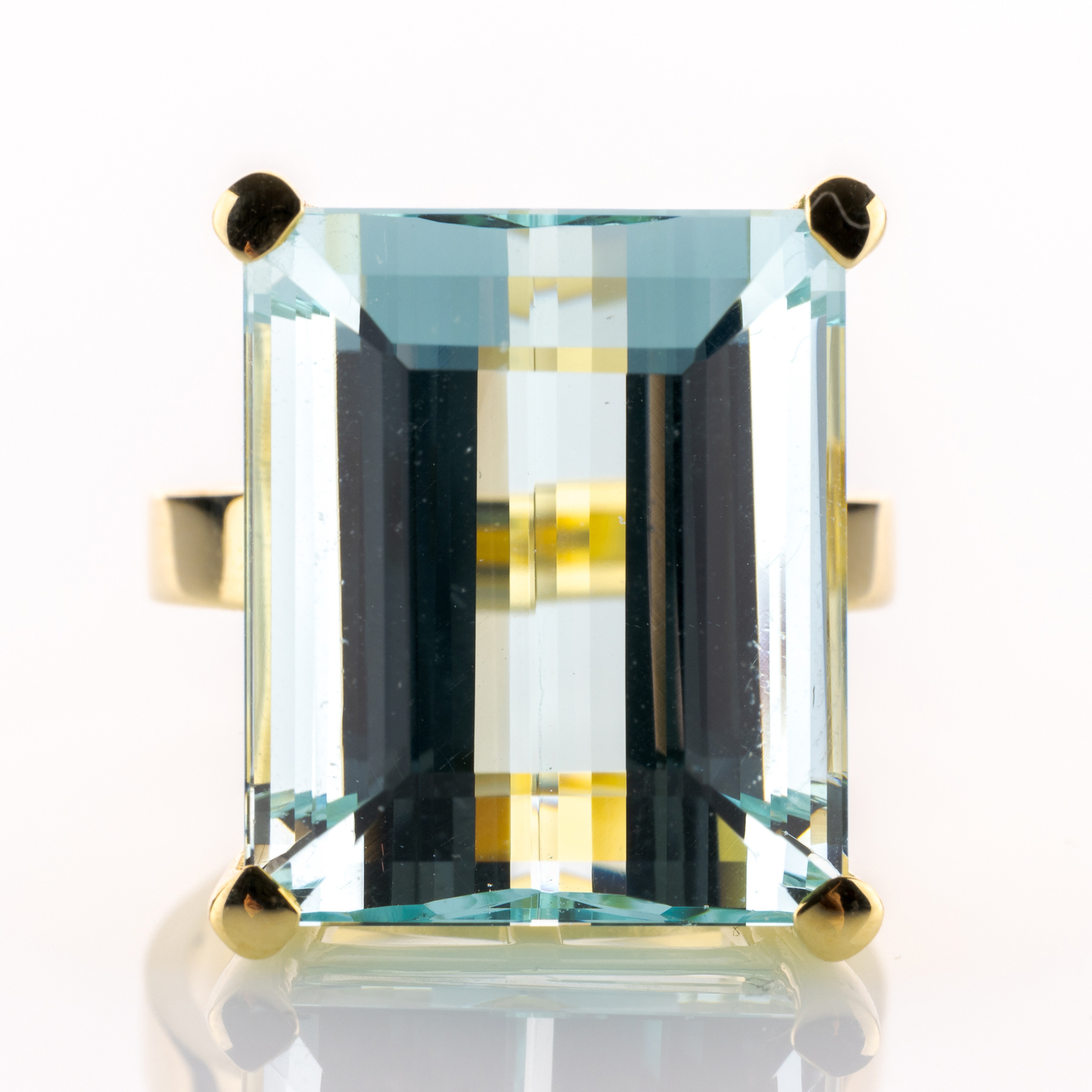 14k gold ring with an aquamarine