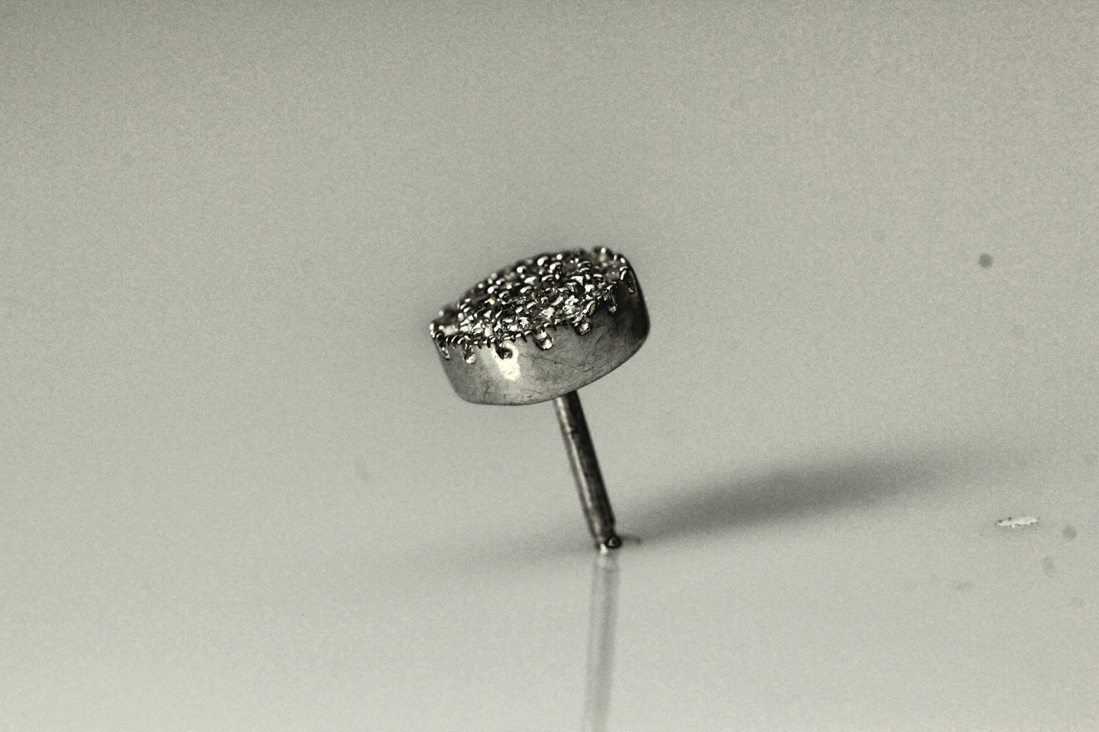 10K White Gold Single Stud Earring with Cubic Zirconia Chips 0.7grams (EAR3372)