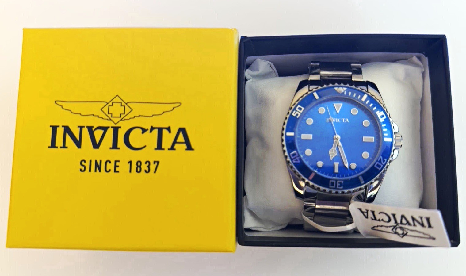 Invicta Men’s Diver Watch Blue Dial Quartz Stainless Steel 42mm (69402)