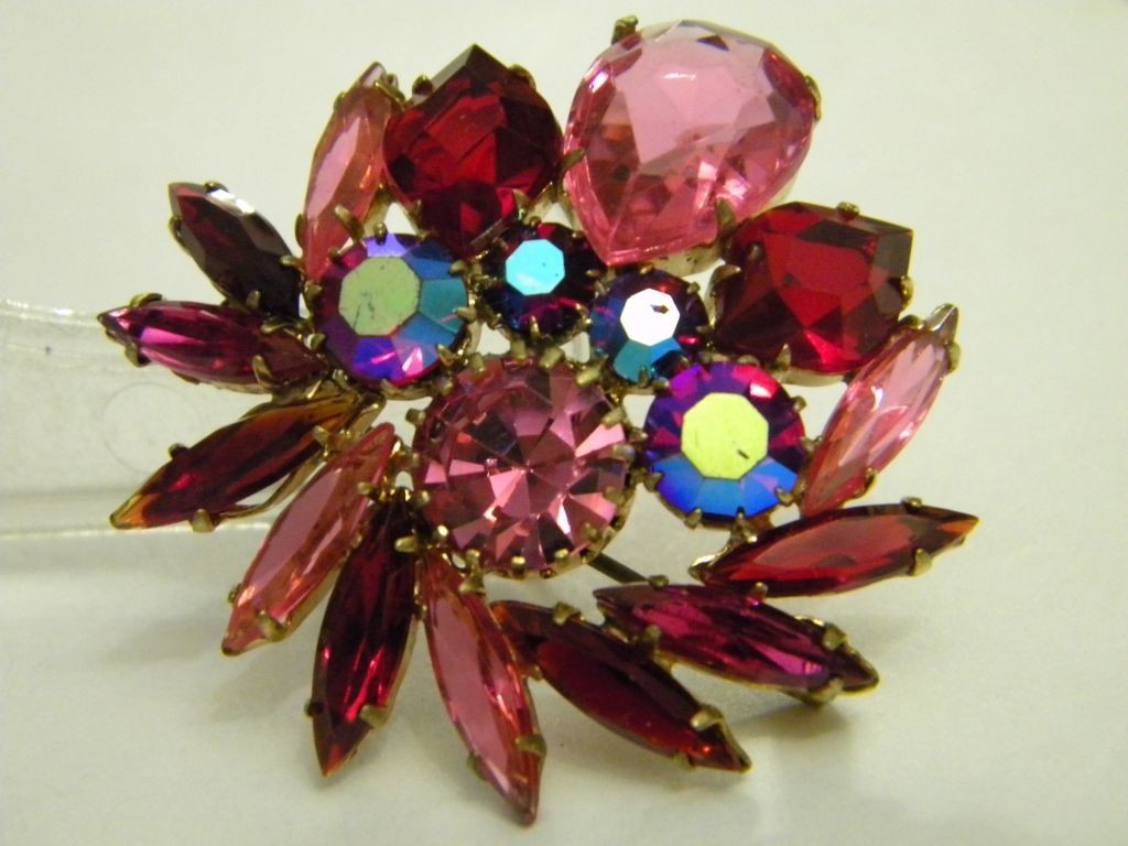 Beautiful Czech Jewelry Brooch Czechoslovakia Vintage Jablonex 198