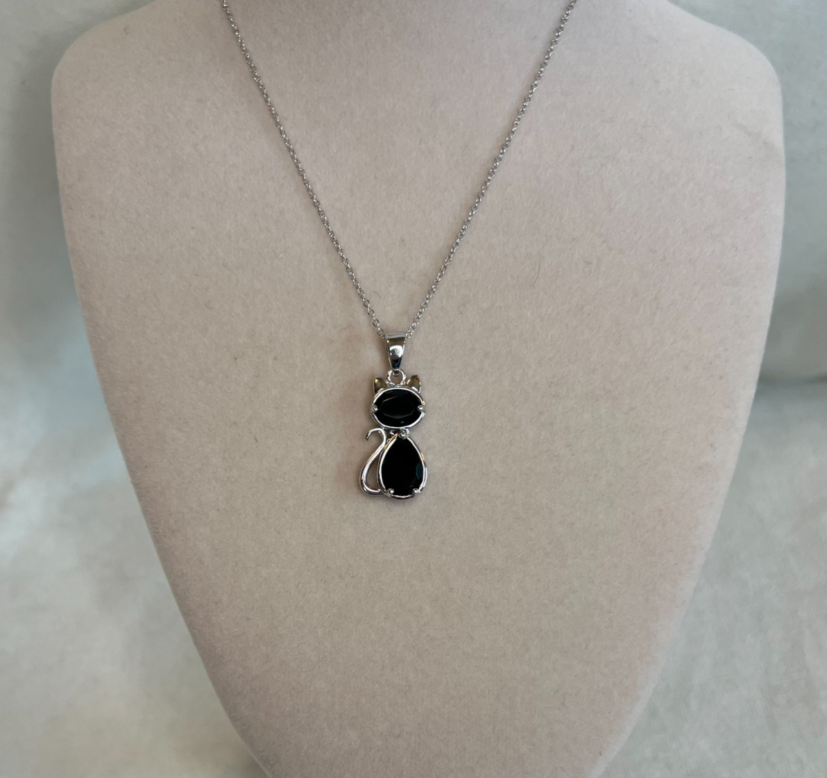 3.36ctw pear shape and oval black spinel sterling silver cat pendant w chain NEW