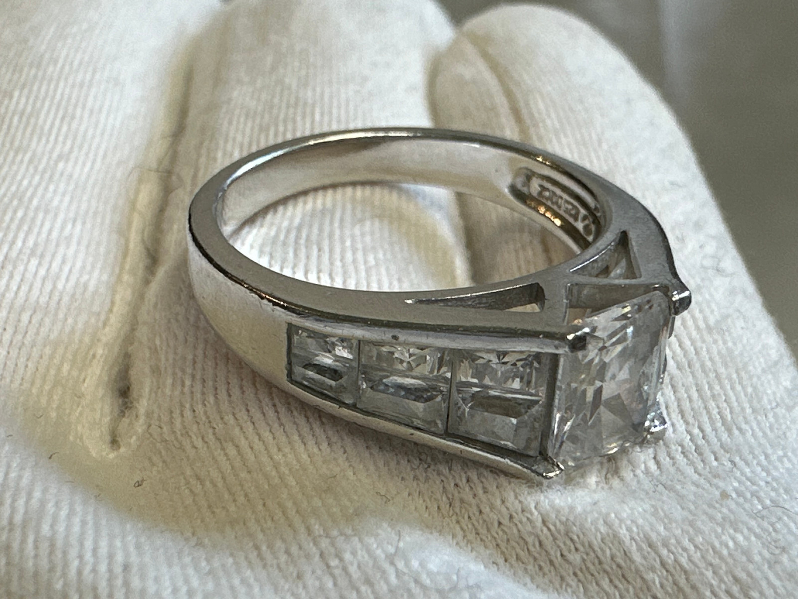Sterling Silver Ring 5.67g Fine Jewelry Sz 9.25 Band Clear Stones