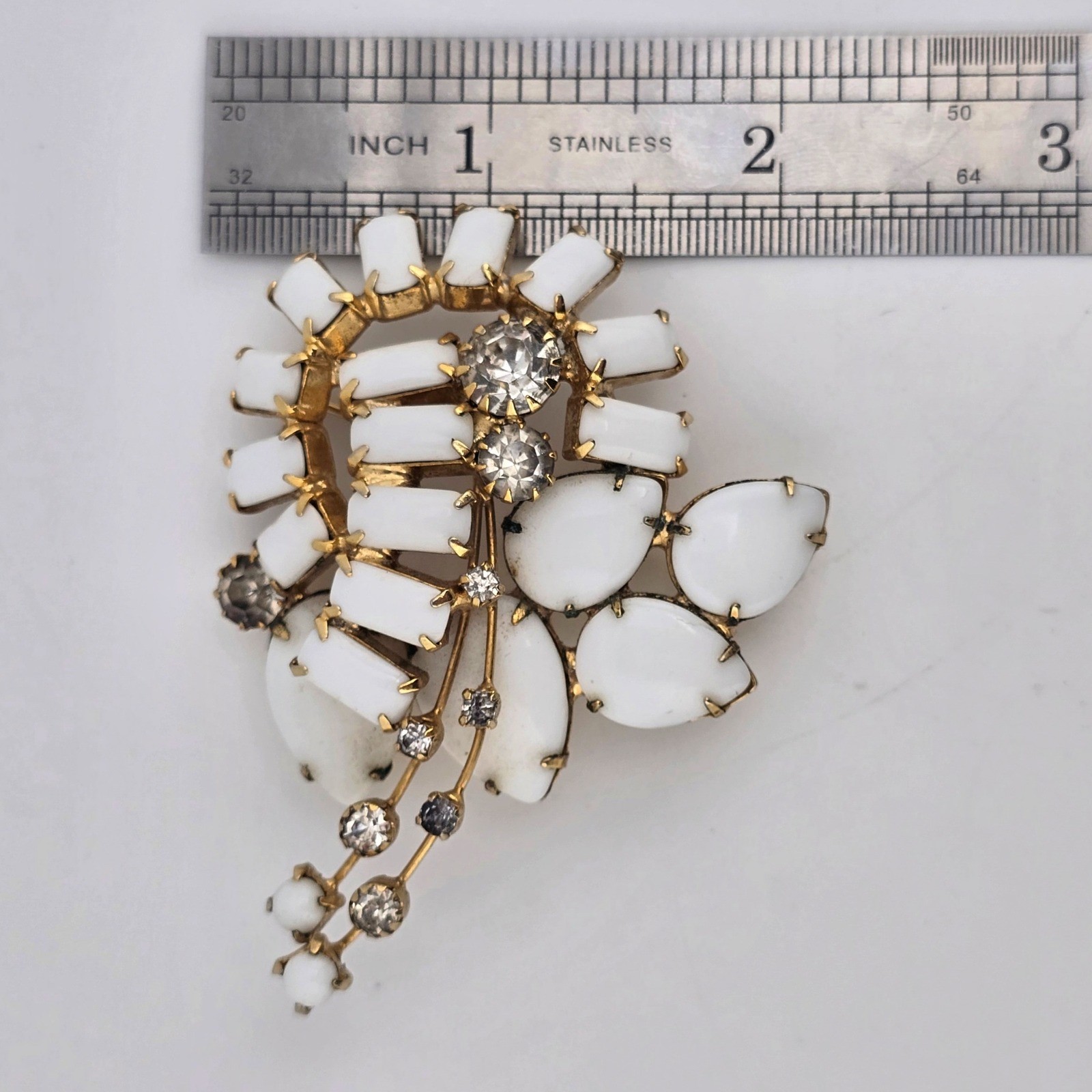 Vintage Juliana Style Milk Glass Rhinestone Brooch Pin Gold Tone Unsigned