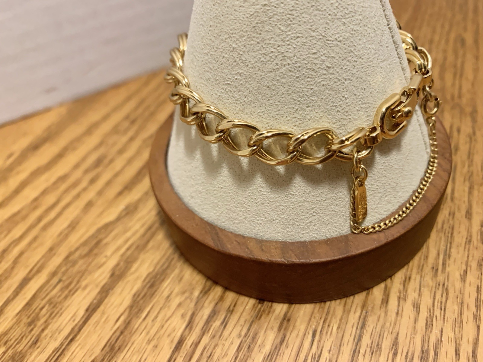 Stunning Monet Vintage Gold Tone Link Chain Bracelet With Safety Chain