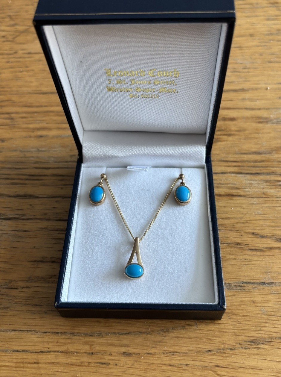 9ct Yellow Gold Turquoise GemStud Earring and Pendant Necklace Set