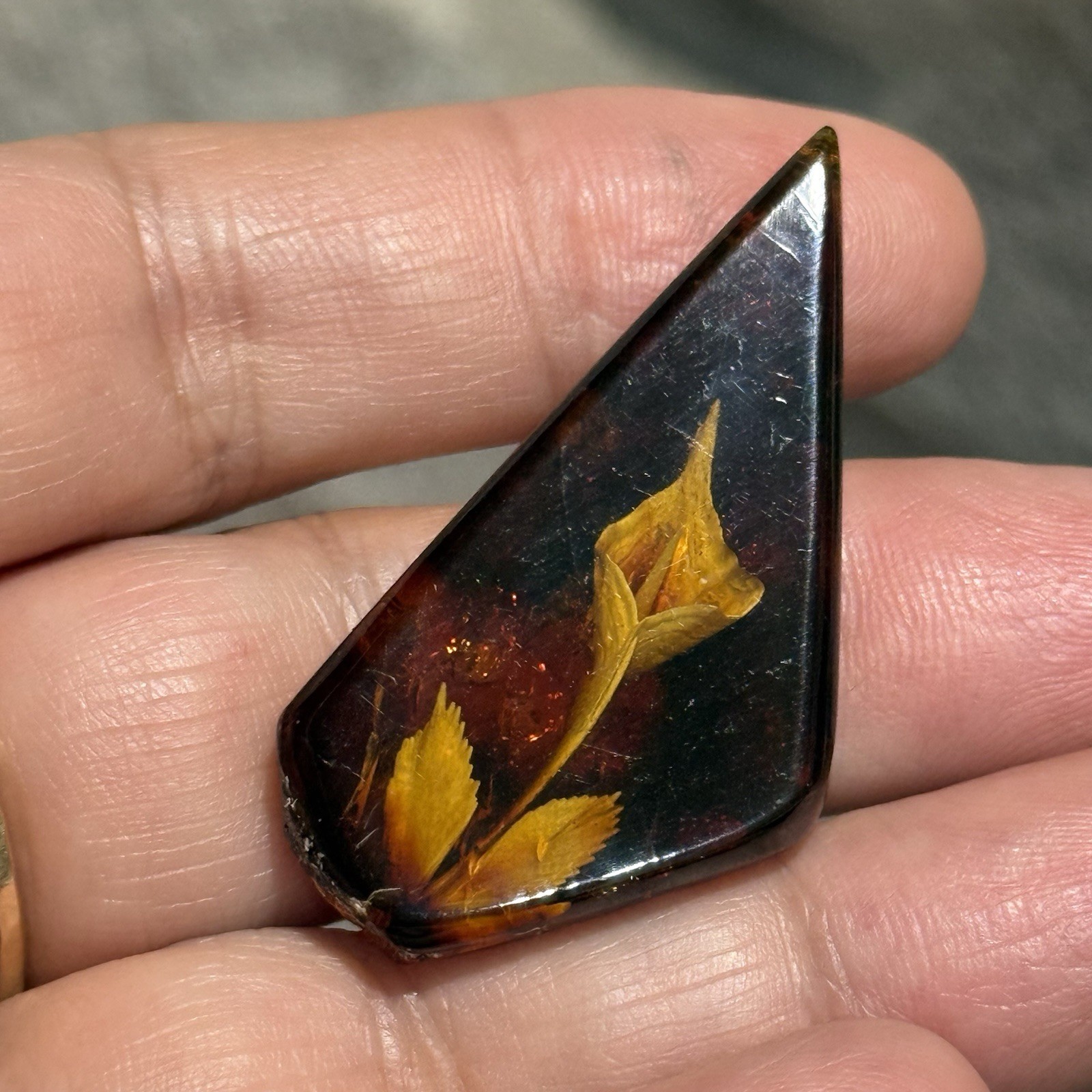 18.3ct 43.5x22x7mm Genuine Baltic Amber With Carved Calla Flower Cabochon Gem