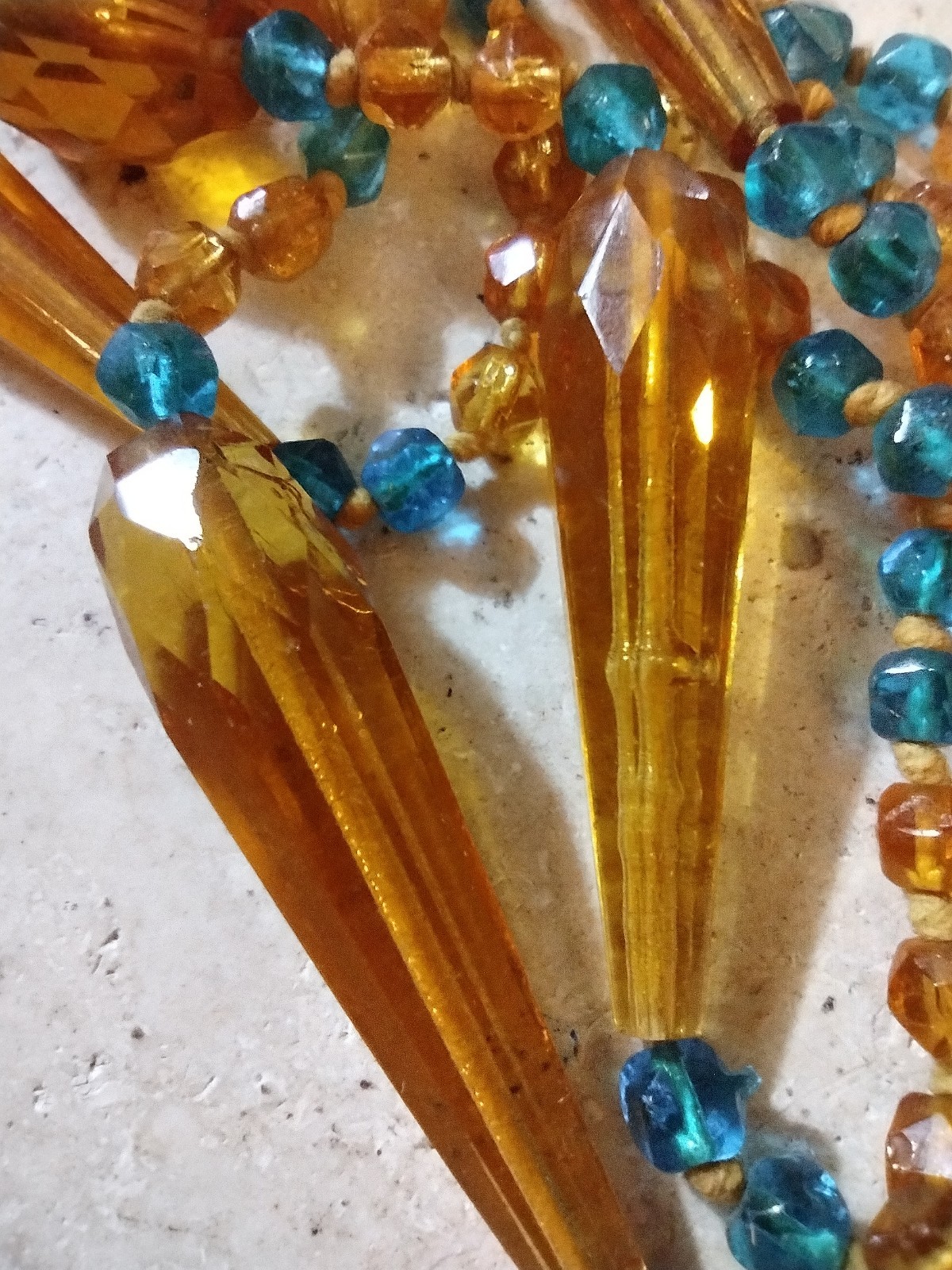 Authentic 1920s Art Deco Hand-Knotted Molded Glass Sautoir Flapper Necklace