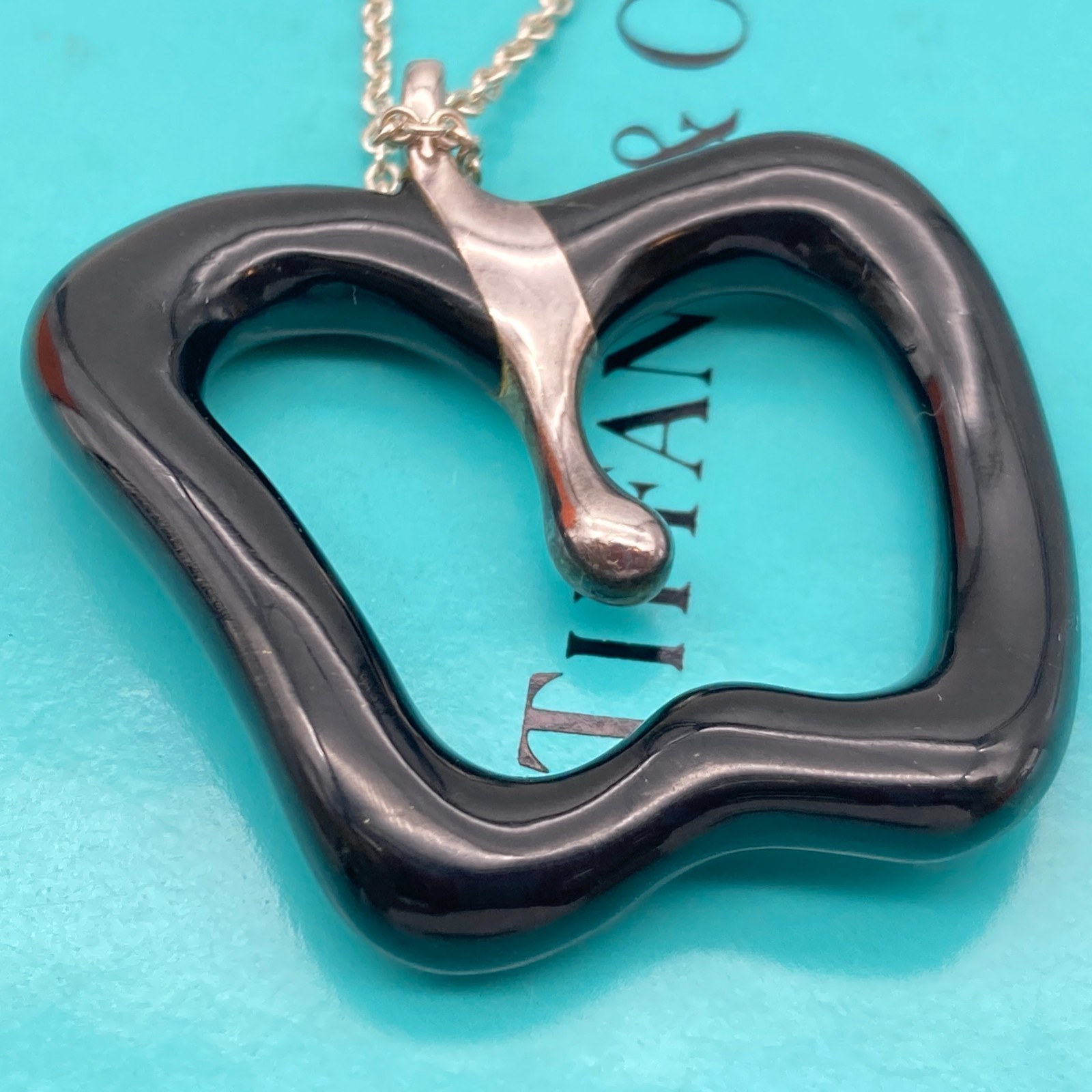 Tiffany & Co. Apple Black Jade 29″ Elsa Peretti Necklace 15.0g