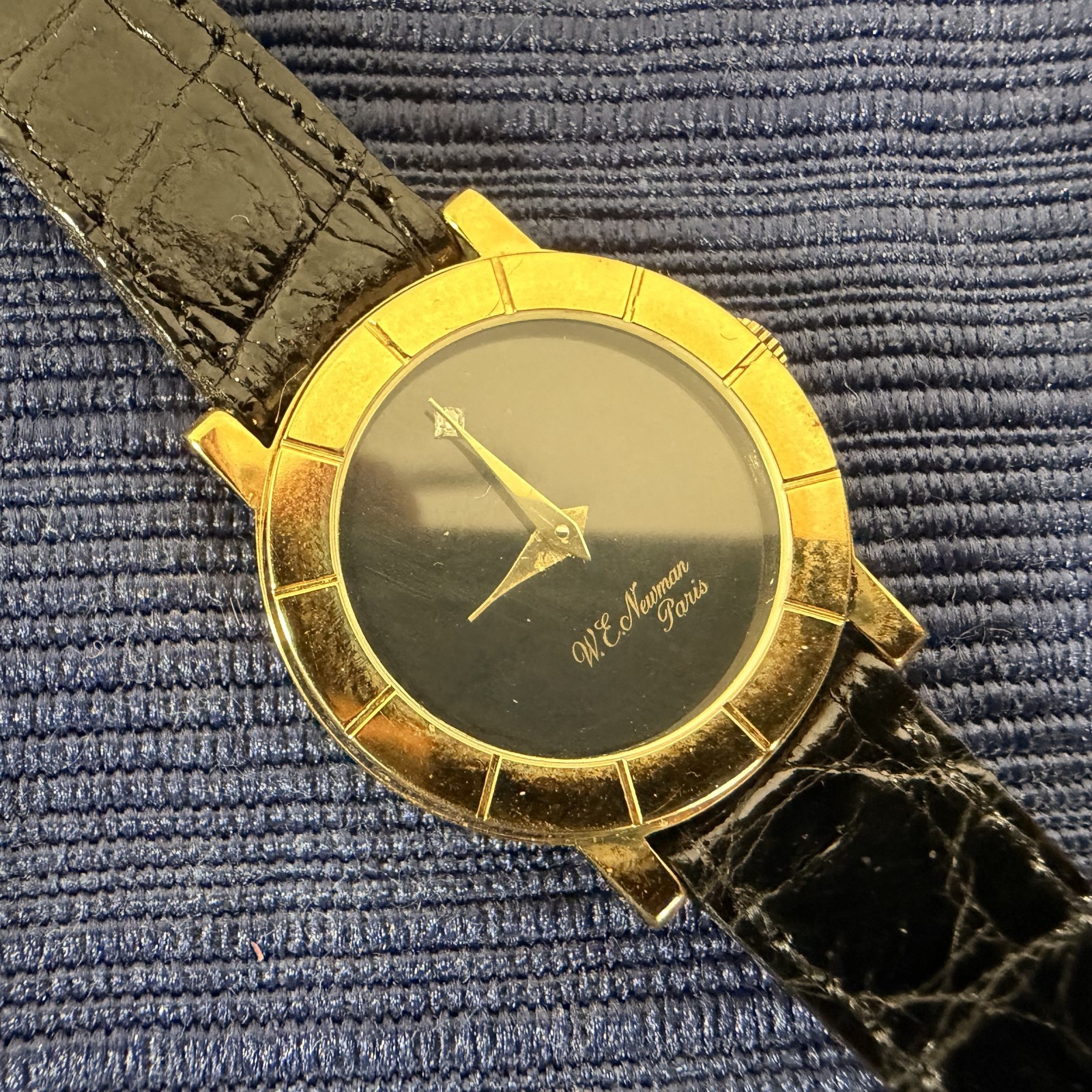 Vtg William E Newman Paris Womens Wrist Watch w/ Cloth Protective Sleeve