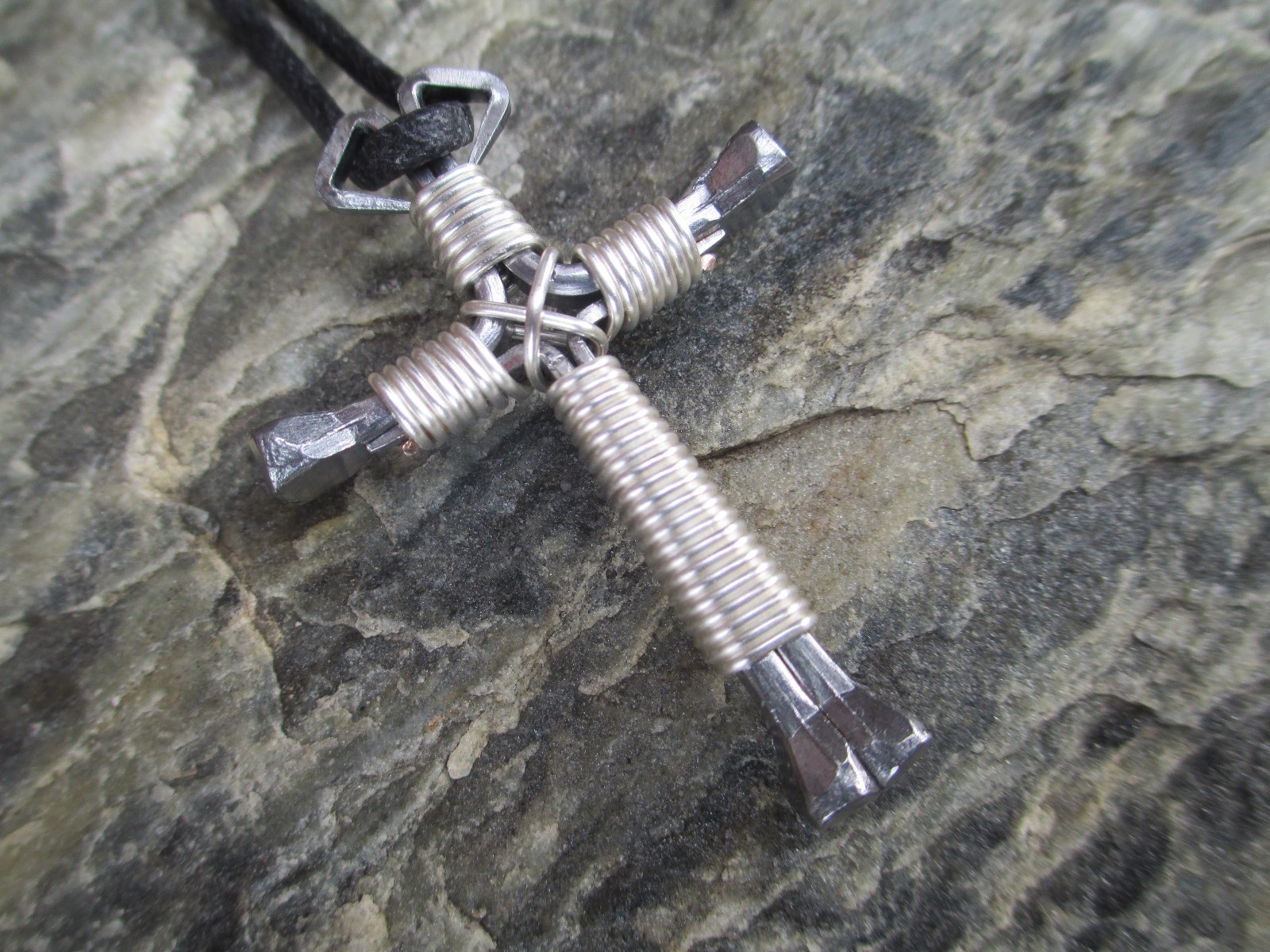 NECKLACES HORSESHOE NAIL GREAT GIFTS FOR ALL OCCASIONS ADJUSTABLE CORD
