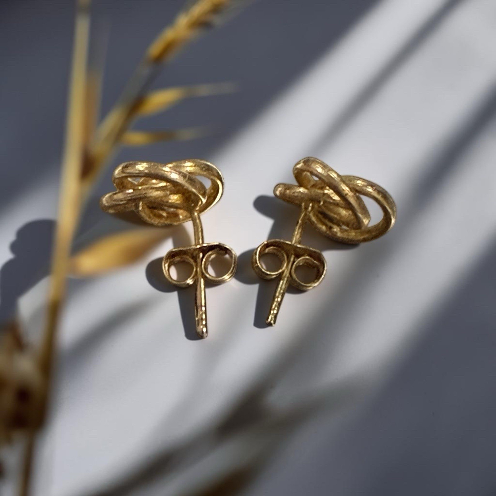 14K Yellow Gold Love Knot Stud Earrings Solid Gold Interlocking Knot 0.68g