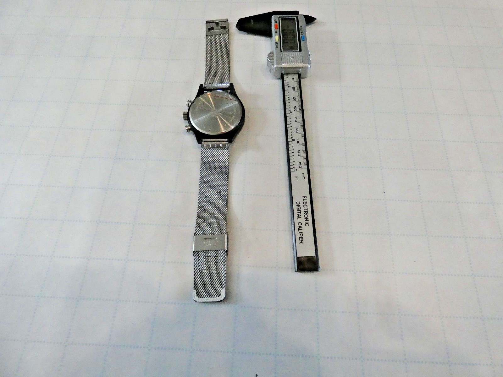 Accutime Watch Corp 4001MWM Black Bezel & Band Watch has a new battery