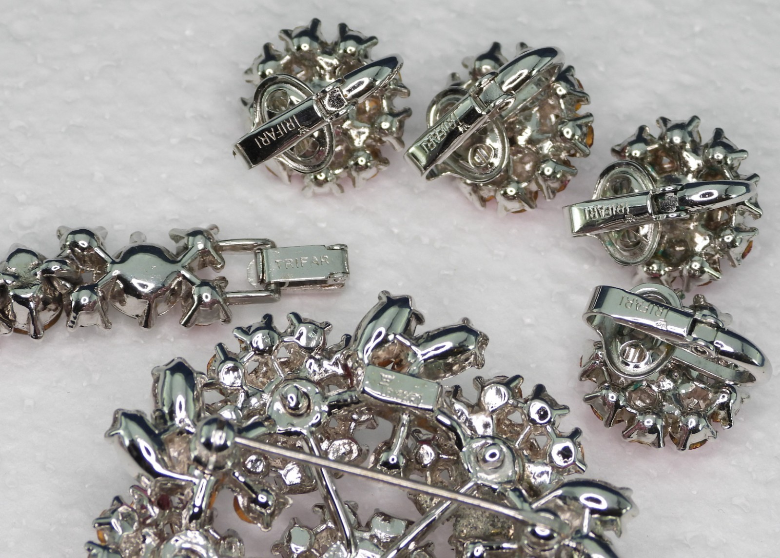 Crown TRIFARI Early 1960s Pink & Gray RS Flower Brooch, Bracelet, Earrings Set