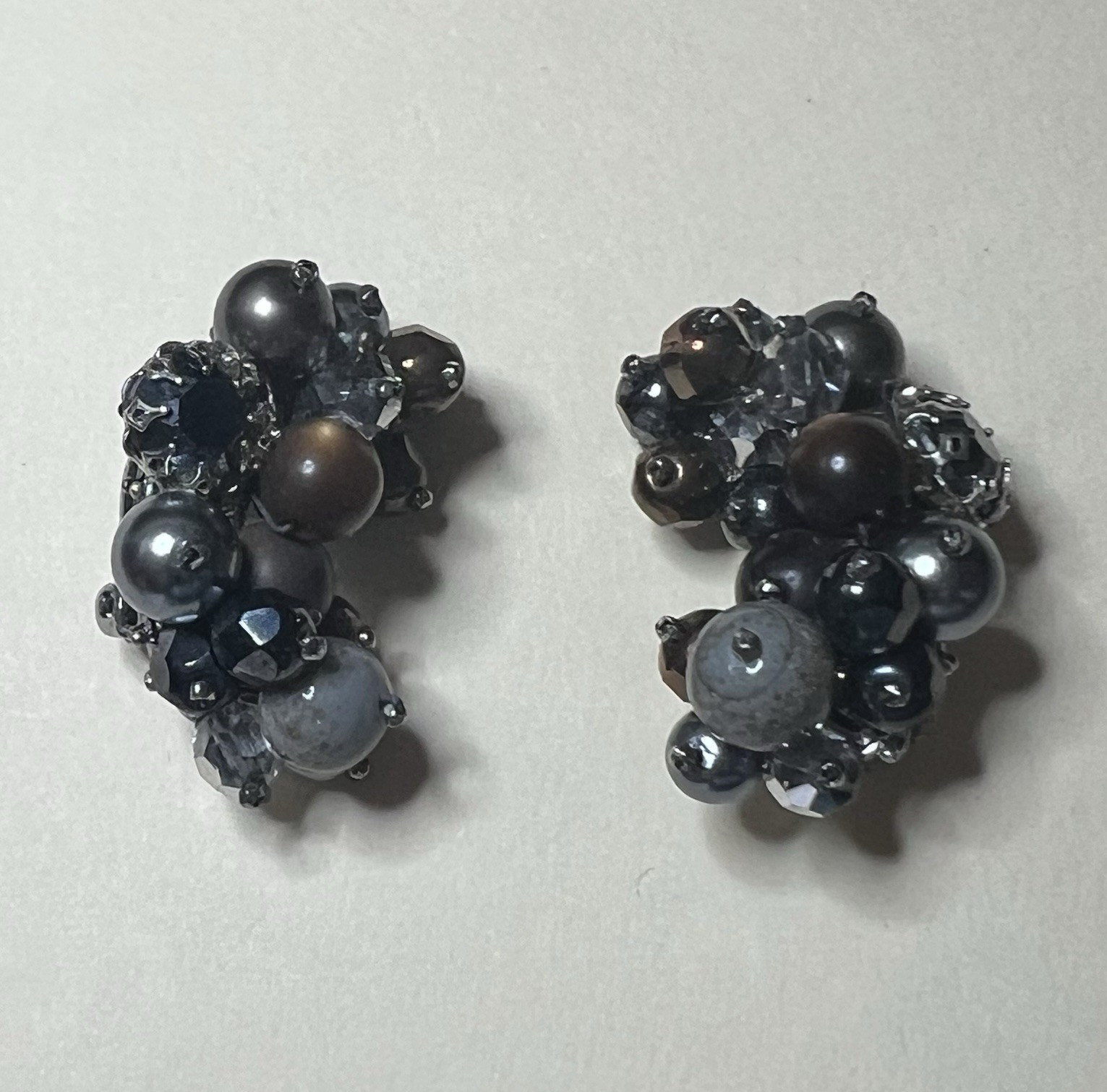 Vintage DeMario NY Silver Tone Clip-On Cluster Beaded Glass Earrings Gray/Black