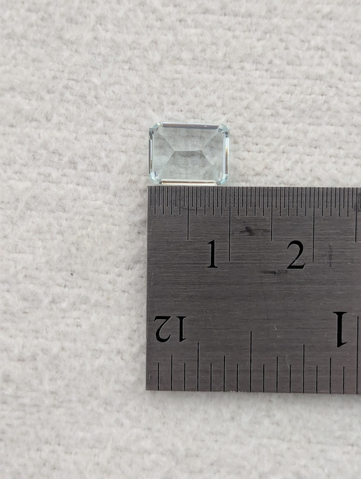 Aquamarine Clear Faceted Gemstone 2.4 carat (0.49g) 9.7 x 7.6 x 4.7 mm