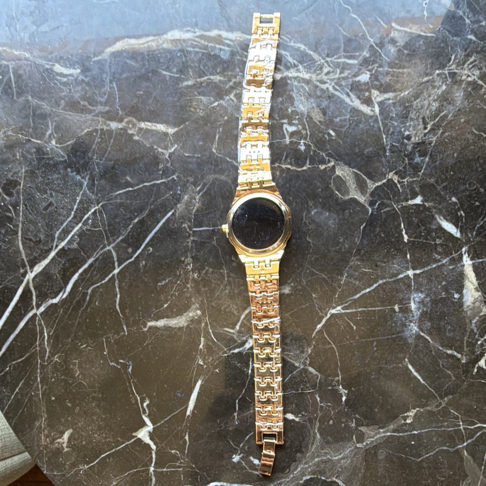 Women’s Gold-Tone Crystal Bezel Analog Watch White Dial Metal Bracelet