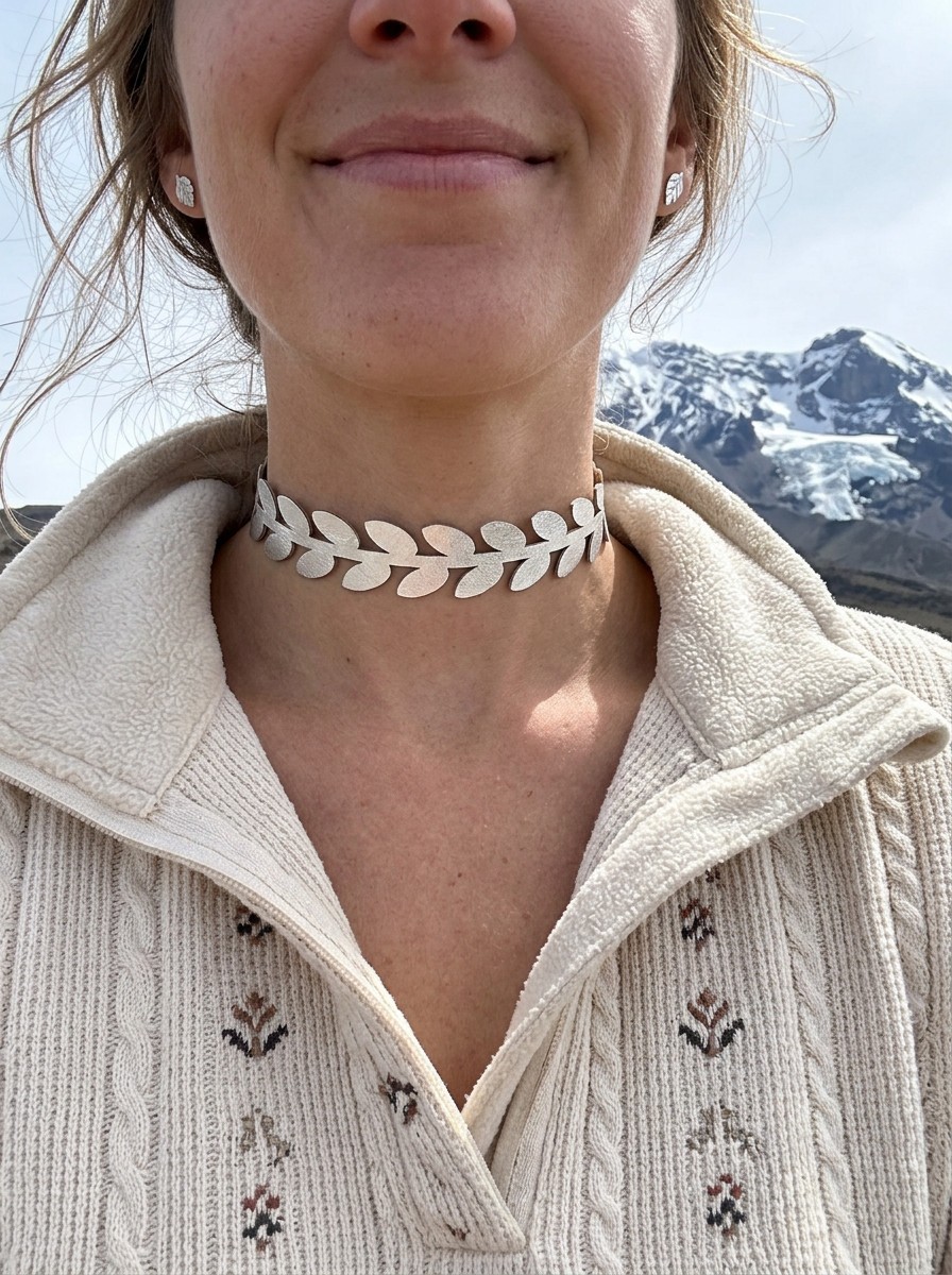 Women Fashion Jewelry Choker Necklace Metallic Silver Faux Leather Leaf Fabric