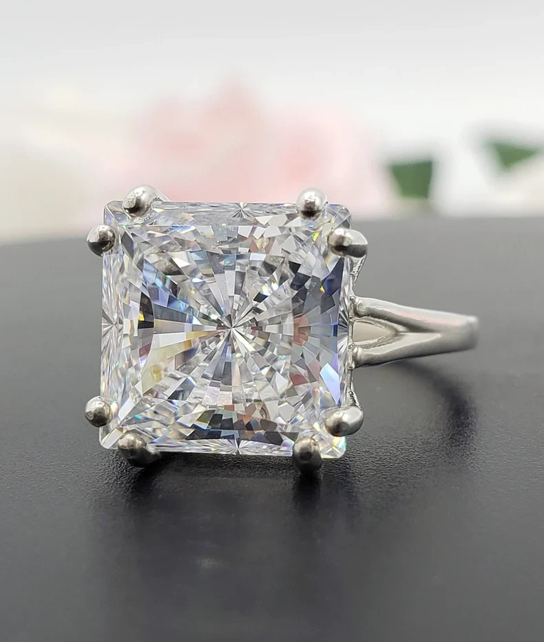 RARE6.00 Ct White Treated Diamond Solitaire Ring In 925 Silver. Certified