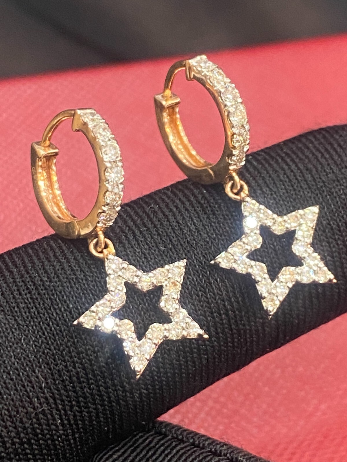 Stunning 0.89 Cts Round Brilliant Cut Diamonds Star Dangle Earrings In 14K Gold
