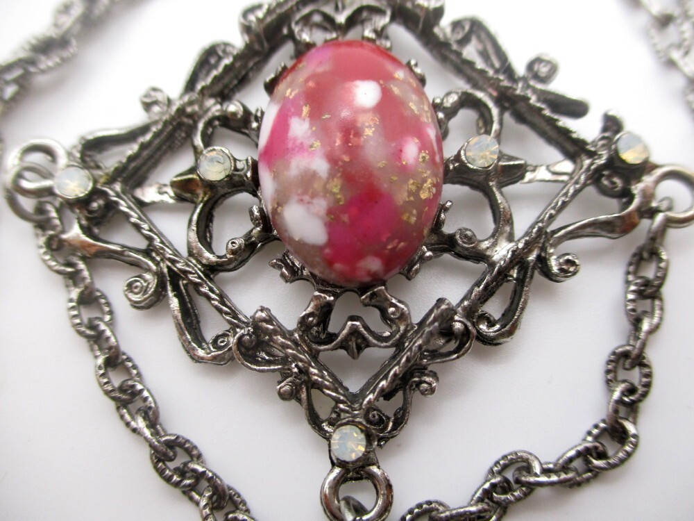 24″ filigree red faux marble diamond-shape cabochon pendant tassel necklace J26
