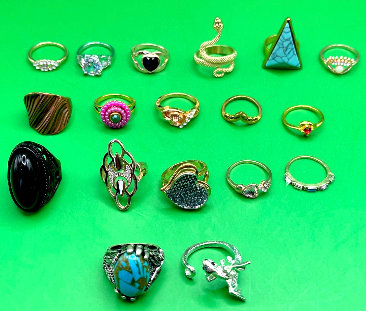 Lot 18 Gold & Silver Tone Rings Including 1 Premier Design Sizes 6 to 6.5 R-6