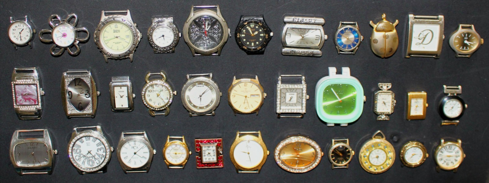 LOT OF 33 VINTAGE MALE AND FEMALE WATCHES