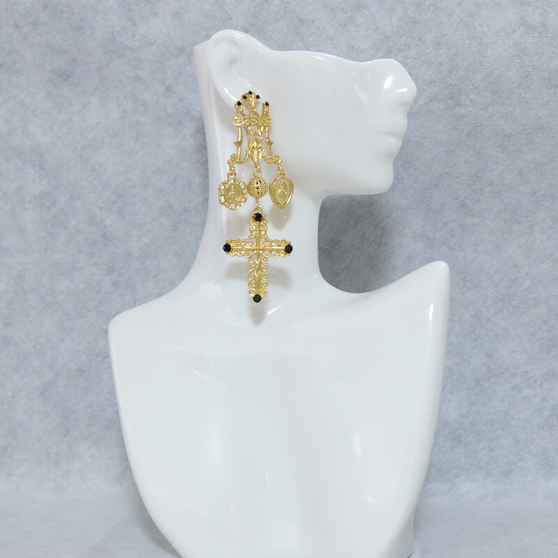 Vintage Earrings with A Palace Style High-end Feel Featuring A Vintage Style